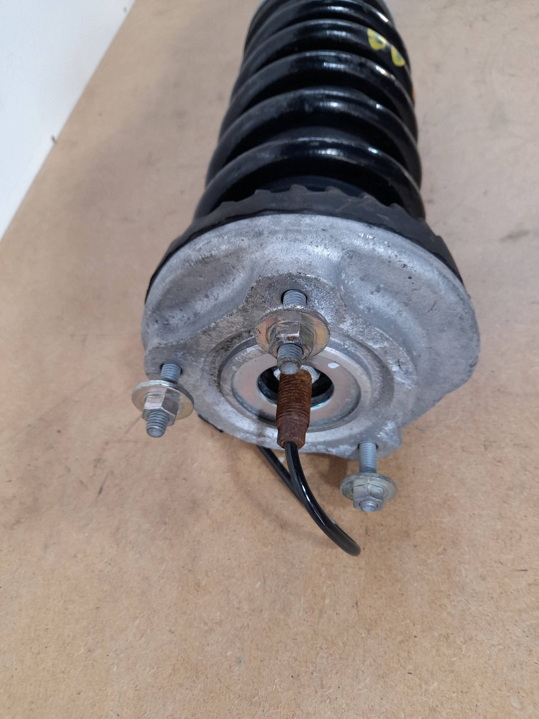Maserati Ghibli shock absorber front ze spring (F22)
