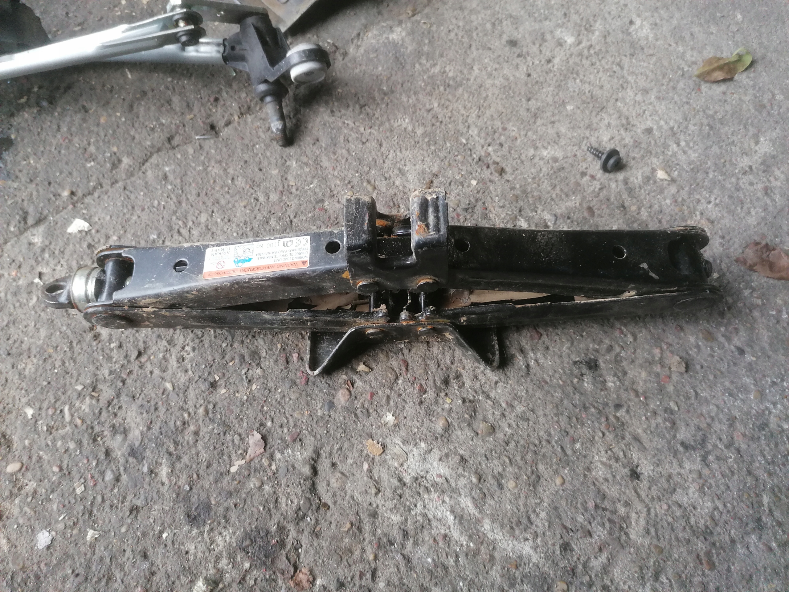 YARIS III 3 11-20 АВТОМОБИЛЬНЫЙ ДОМКРАТ КОЛЕСА