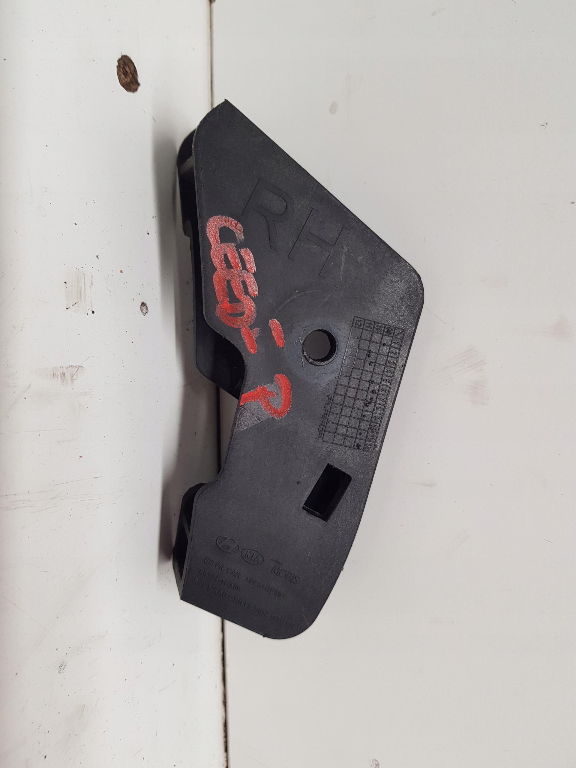 KIA CEED and bracket holder radiator left right