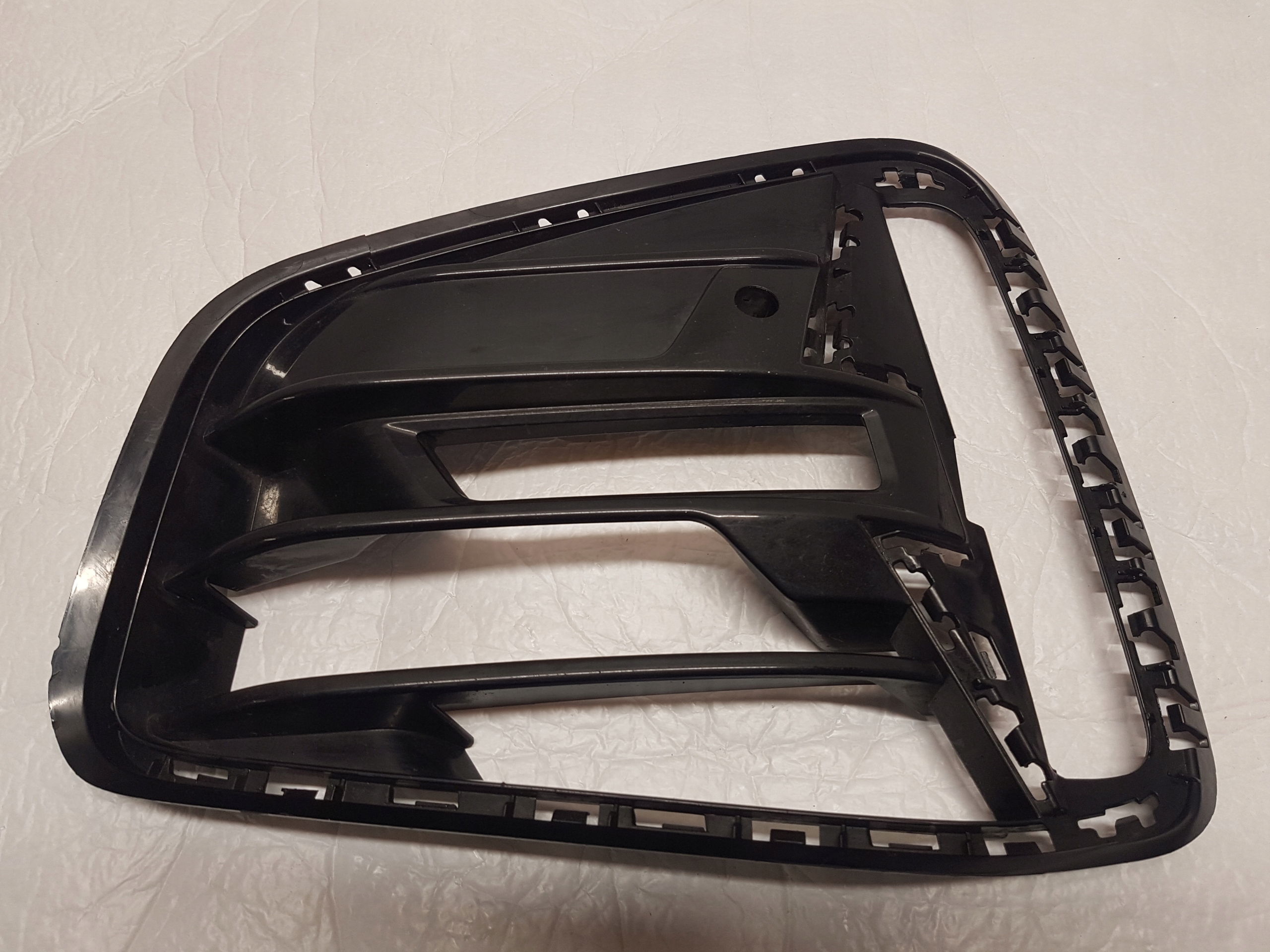 grid of a bumper front left BMW G22 G23 m-packet 8076731