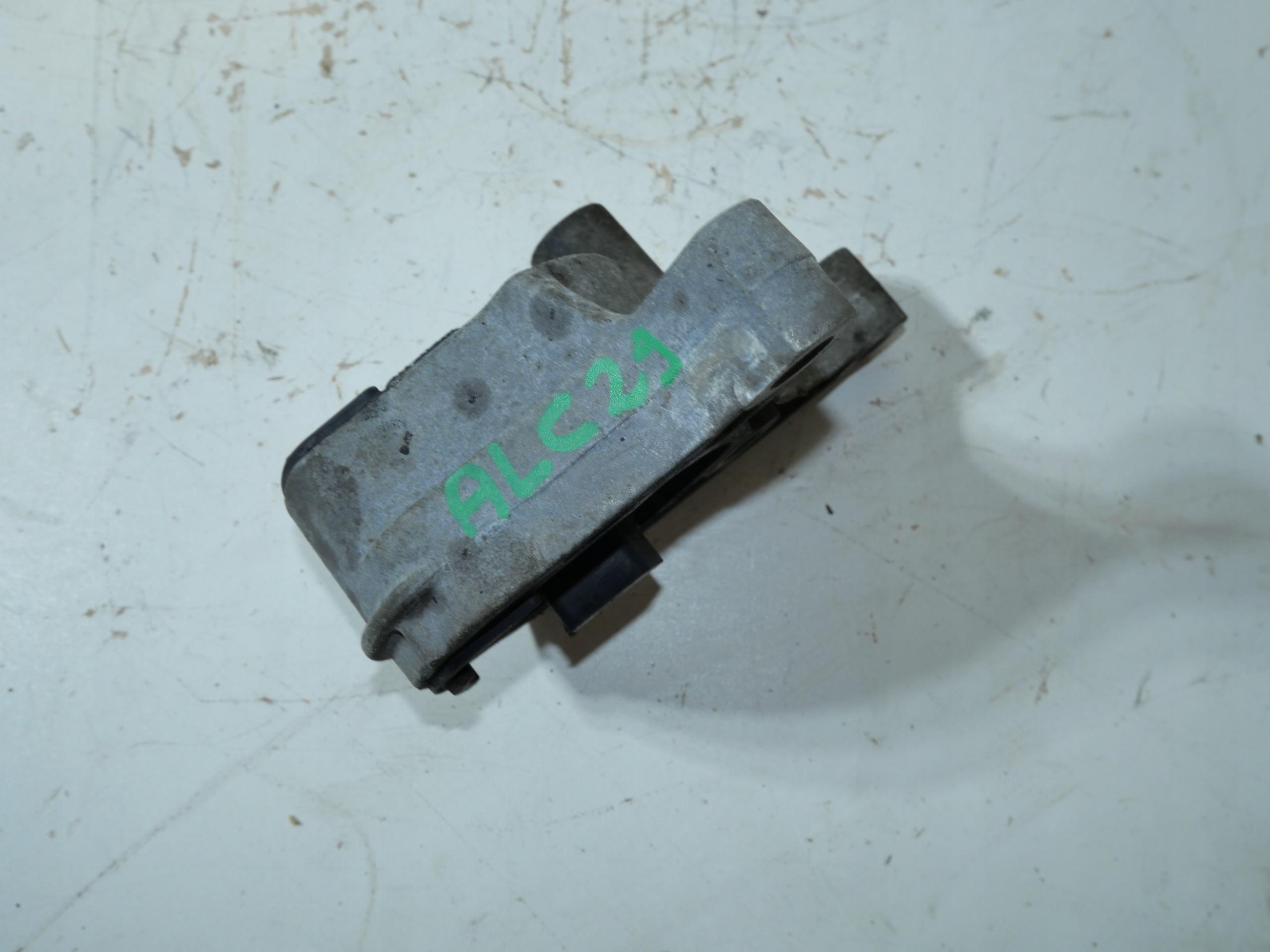 gearbox mounting FORD 320955G