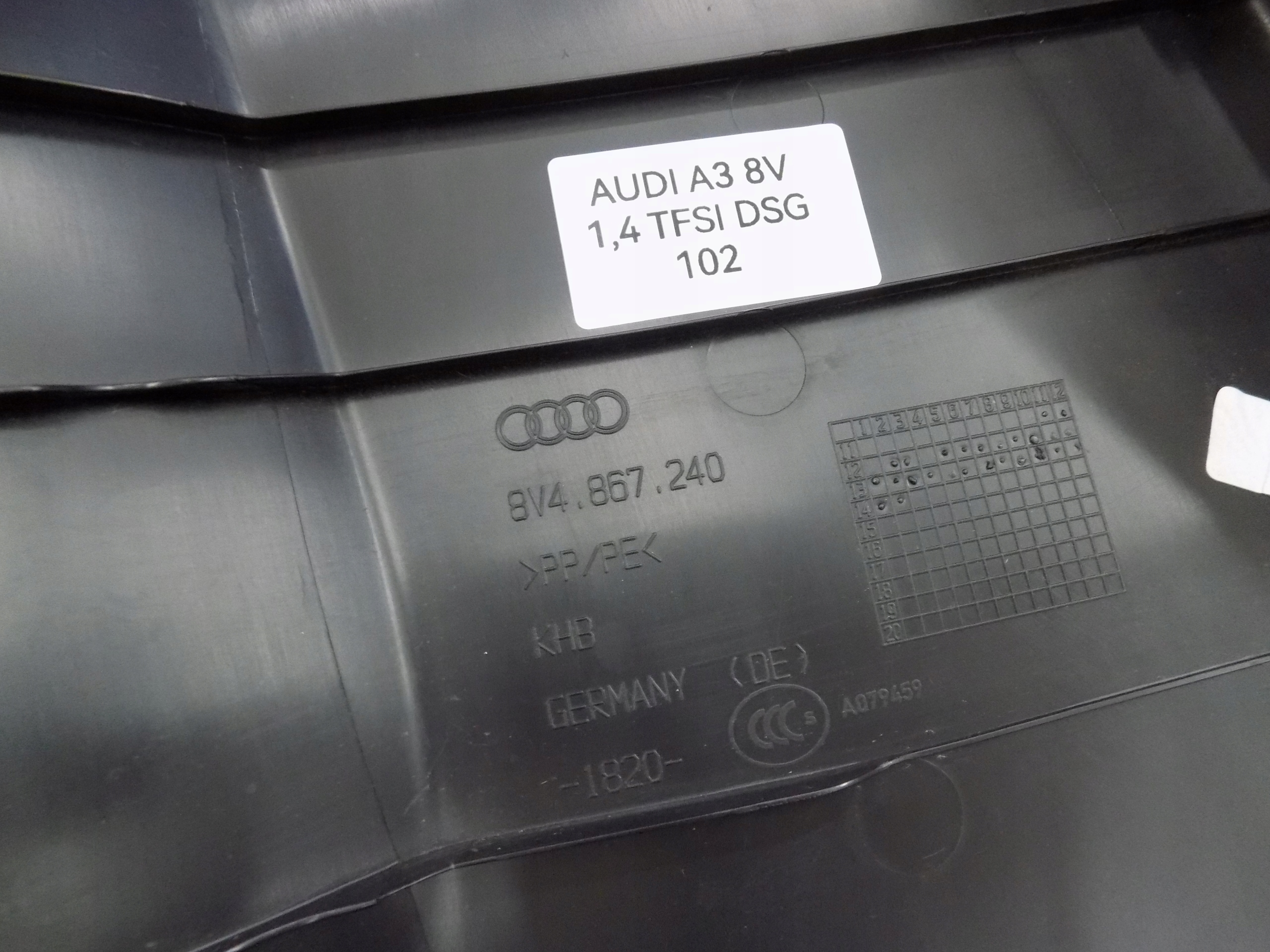 kryt SLUPKA SRODKOWEGO pravá AUDI A3 8V 5D