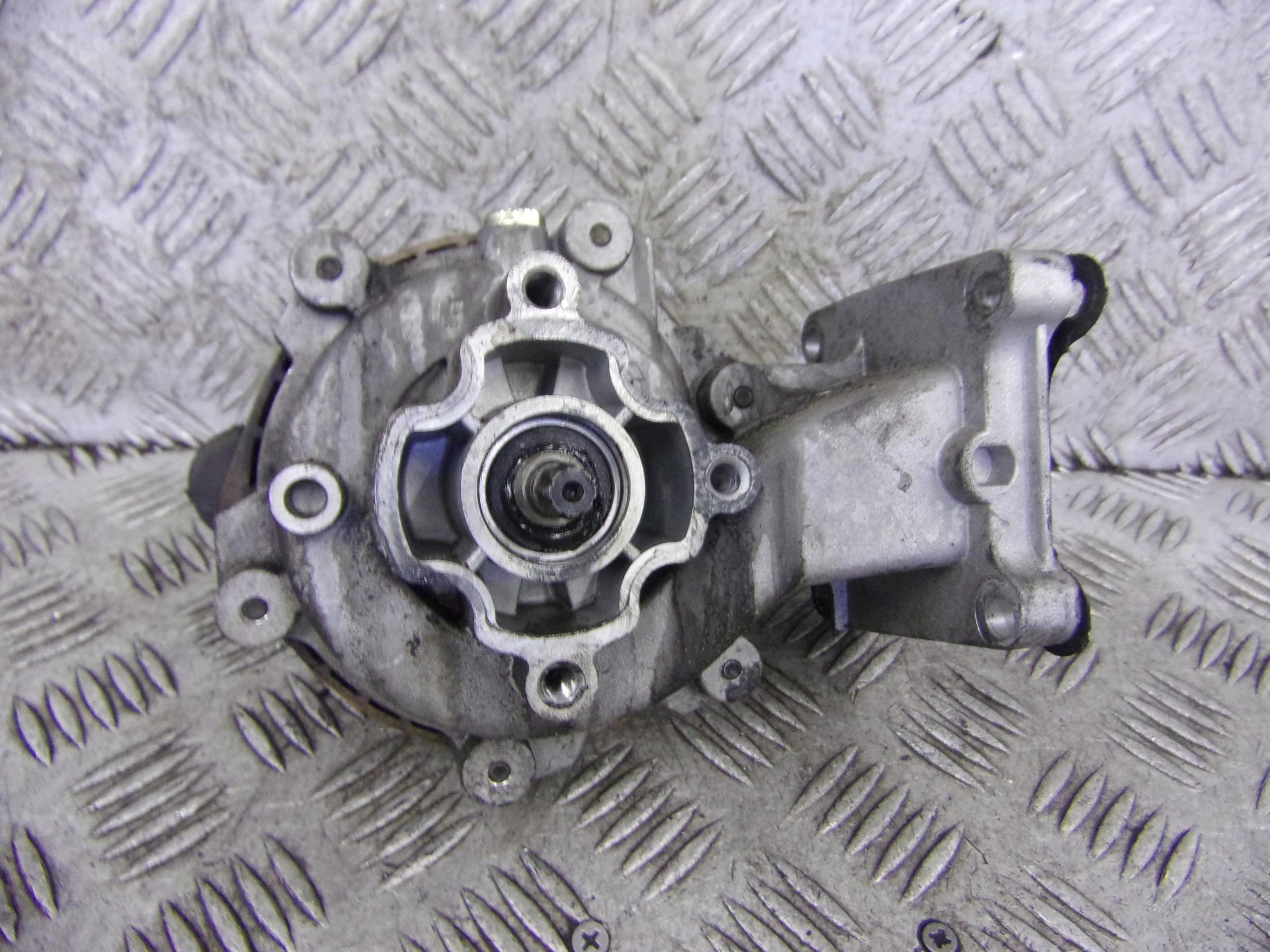 water pump FORD MONDEO MK 3 2.0 TDCI JAGUAR