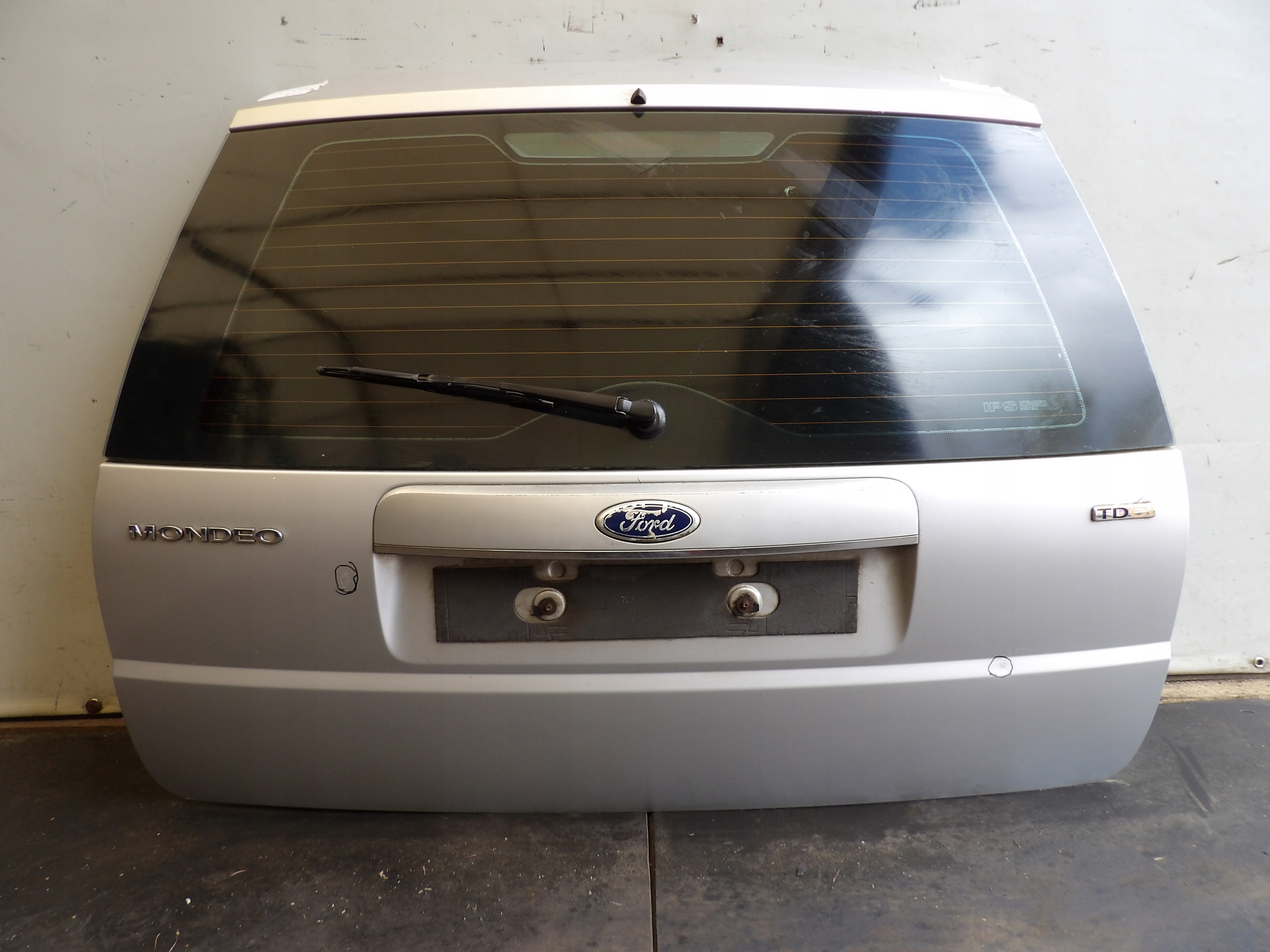 Ford Mondeo MK3 boot doors lak. 60 kombi