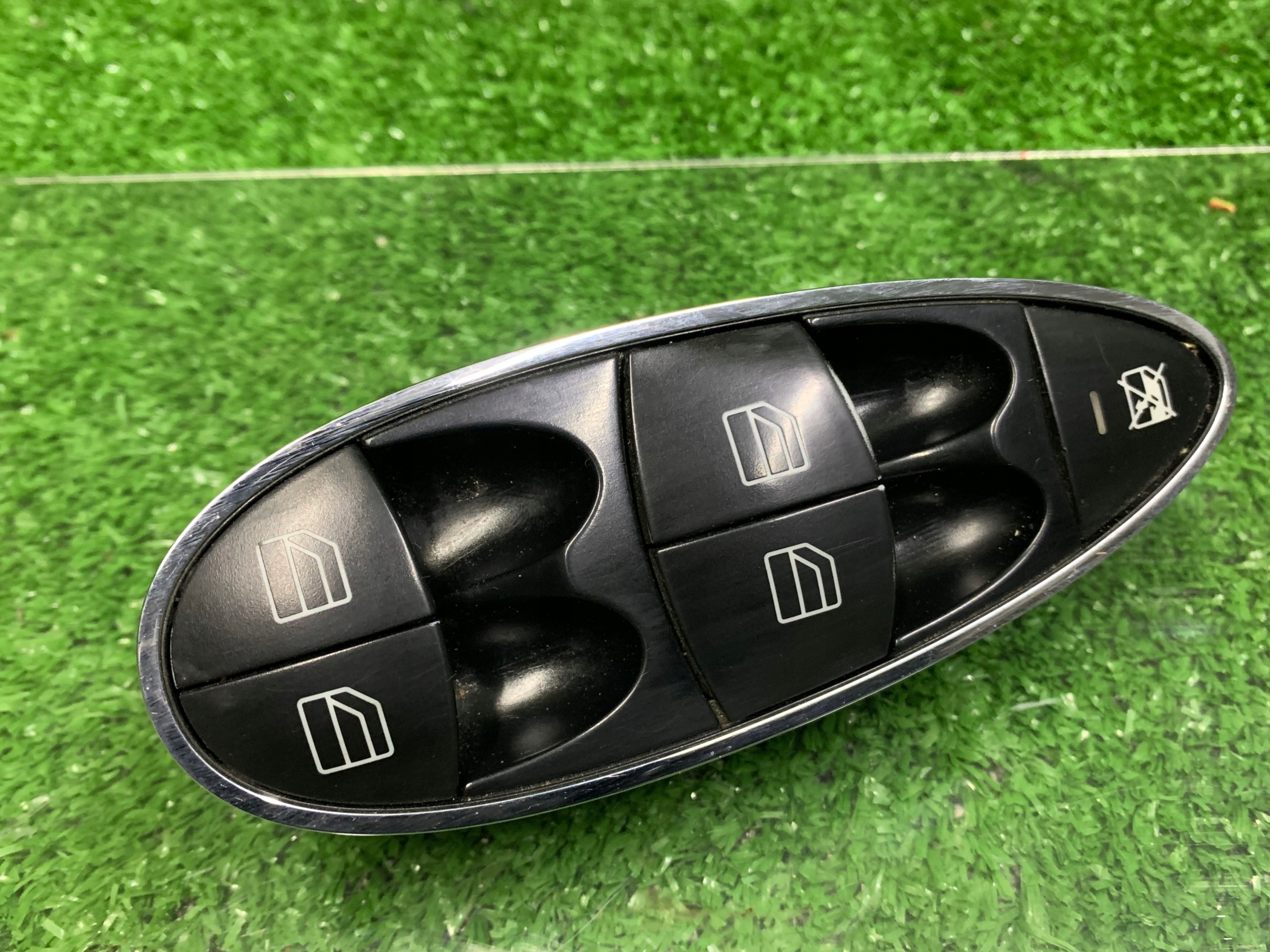 Bouton panel Vitre Mercedes-Benz OE A2118219758