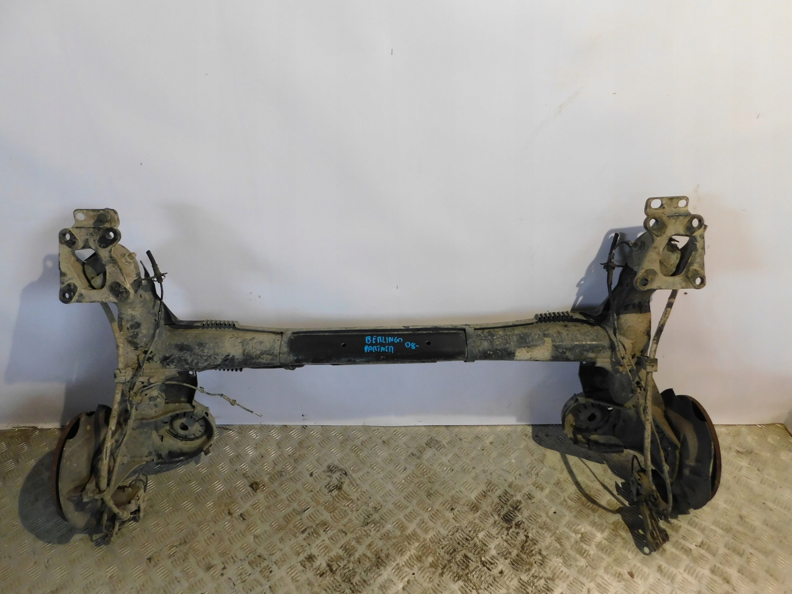 axis sider rear part rear CITROEN BERLINGO PEUGEOT PARTNER 08