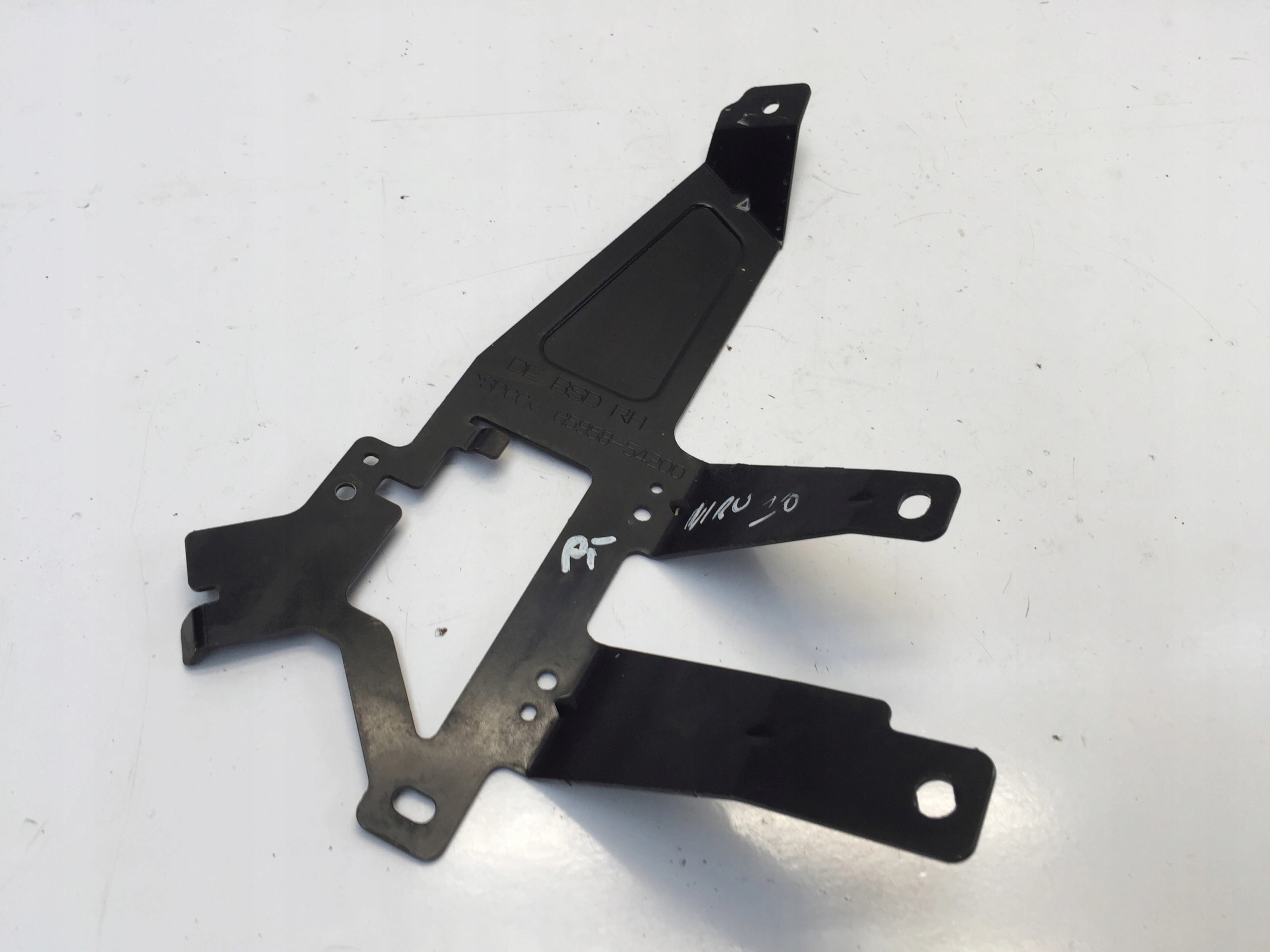 KIA NIRO 2020 WSPORNIK MOCOWANIE RADARU TYL PRAWE