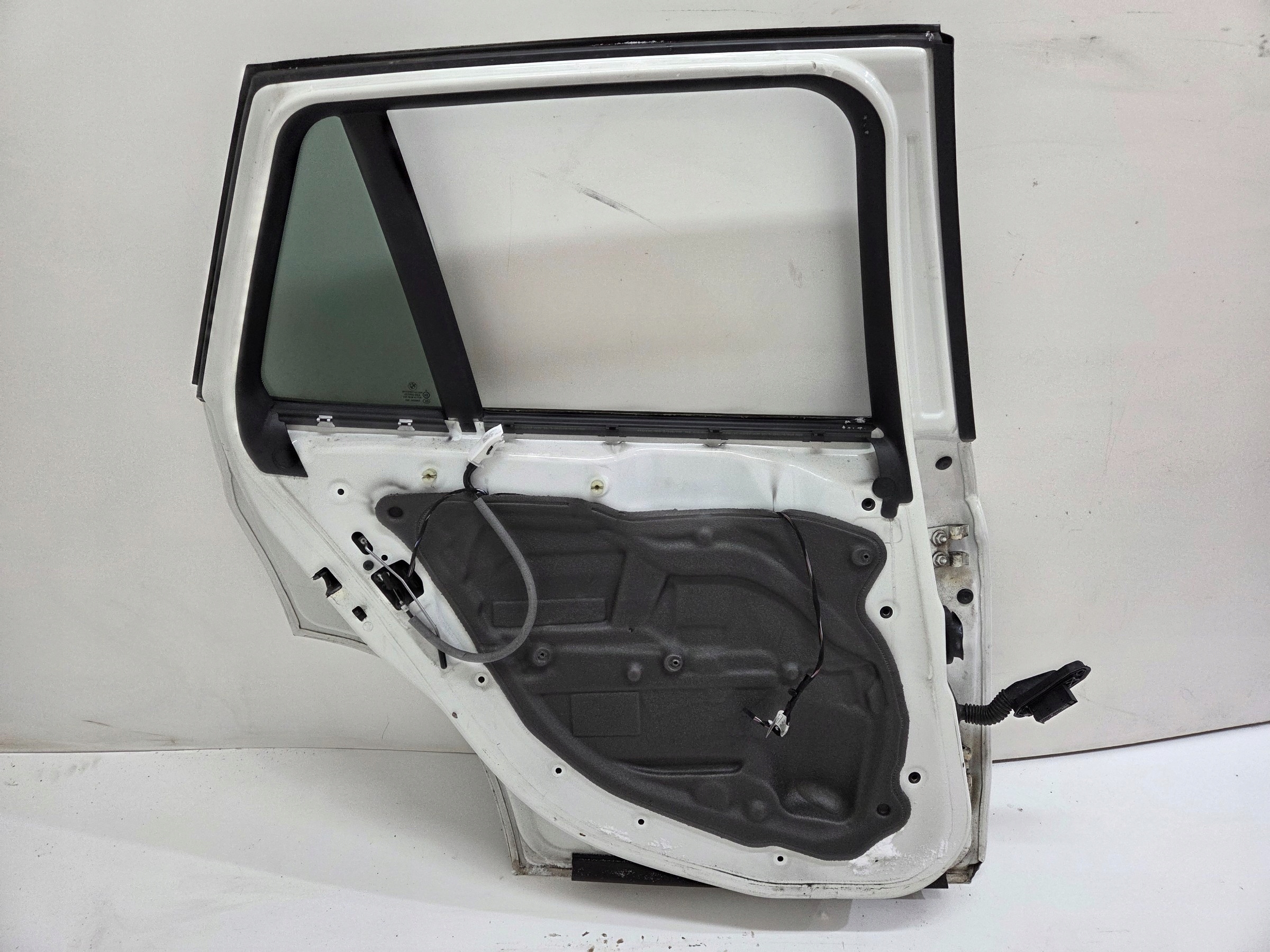 BMW X1 E84 door left rear. 300
