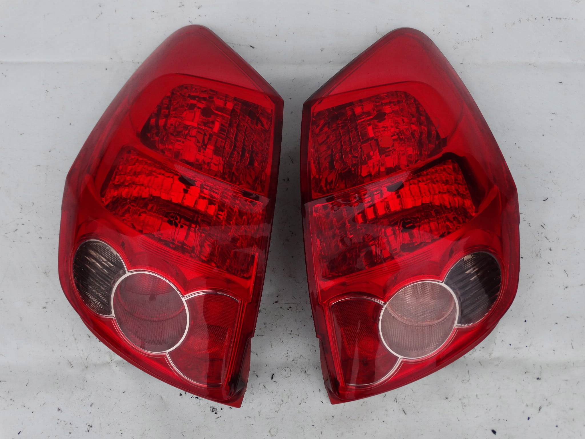 LAMPA LEWA PRAWA TYŁ TYLNA TOYOTA AURIS I E15 HB