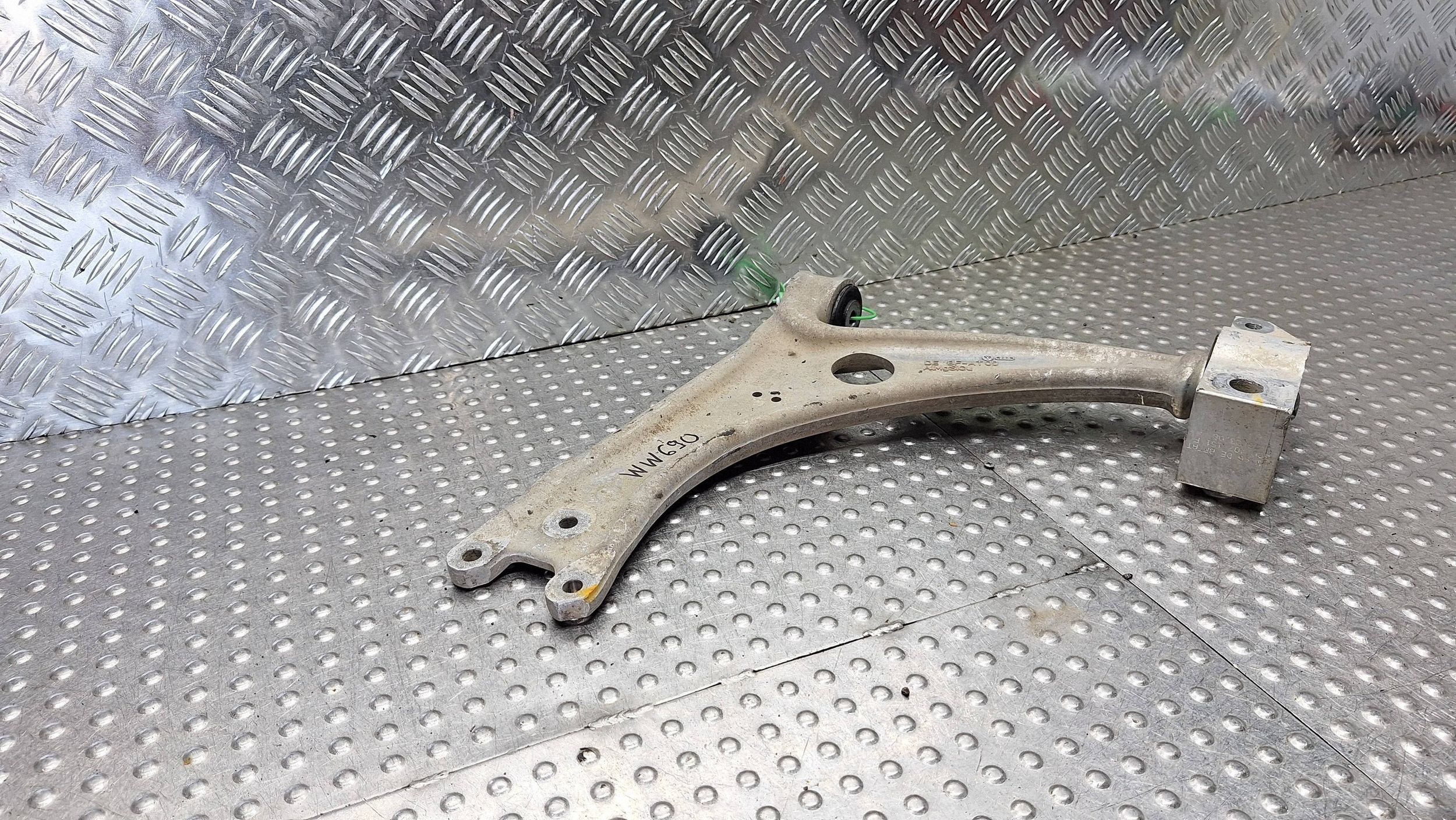 arm left front 3C0407153D VW PASSAT B7 AUDI Q3 8U