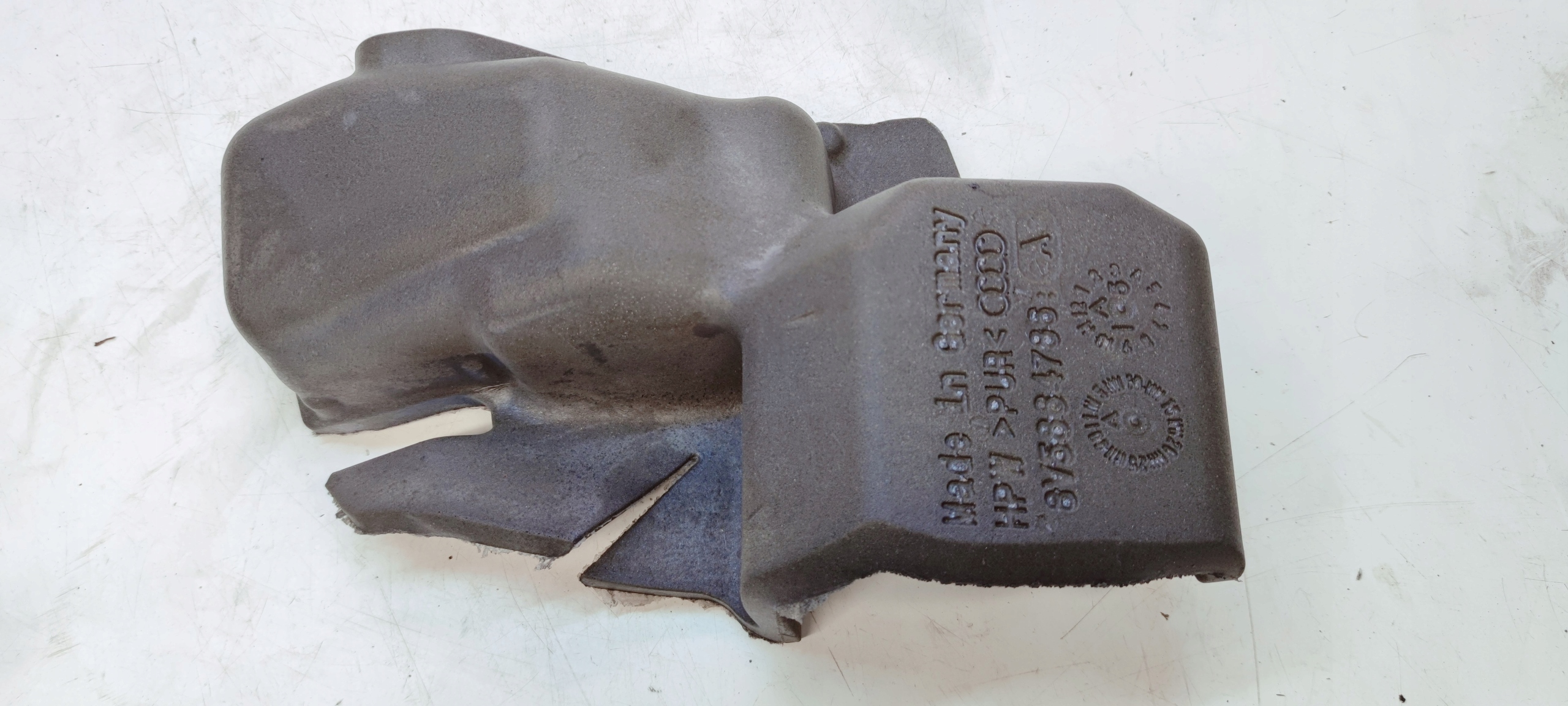 hangszigetelő öv jobb hátsó AUDI A3 8V szedán 8V5864786A