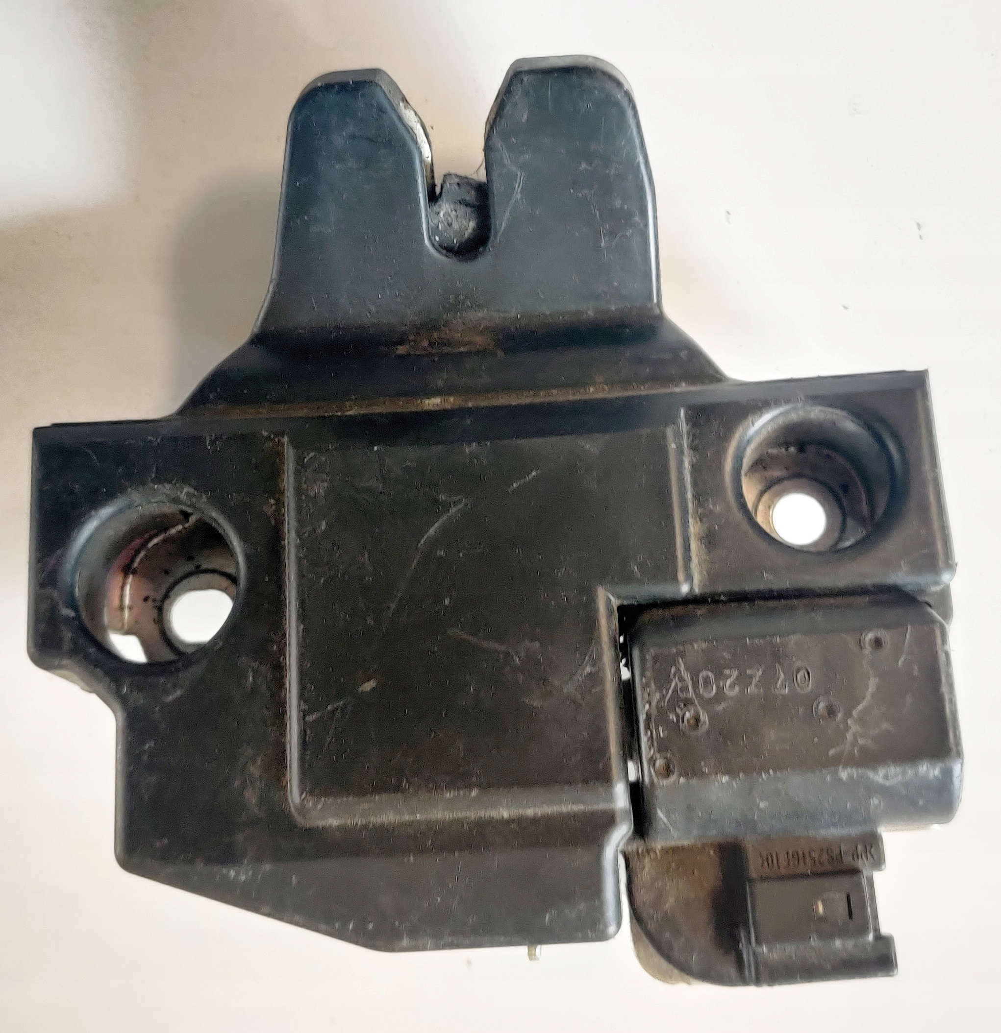 ZAMEK KLAPY COROLLA E15 2 PINY UŻYWANY