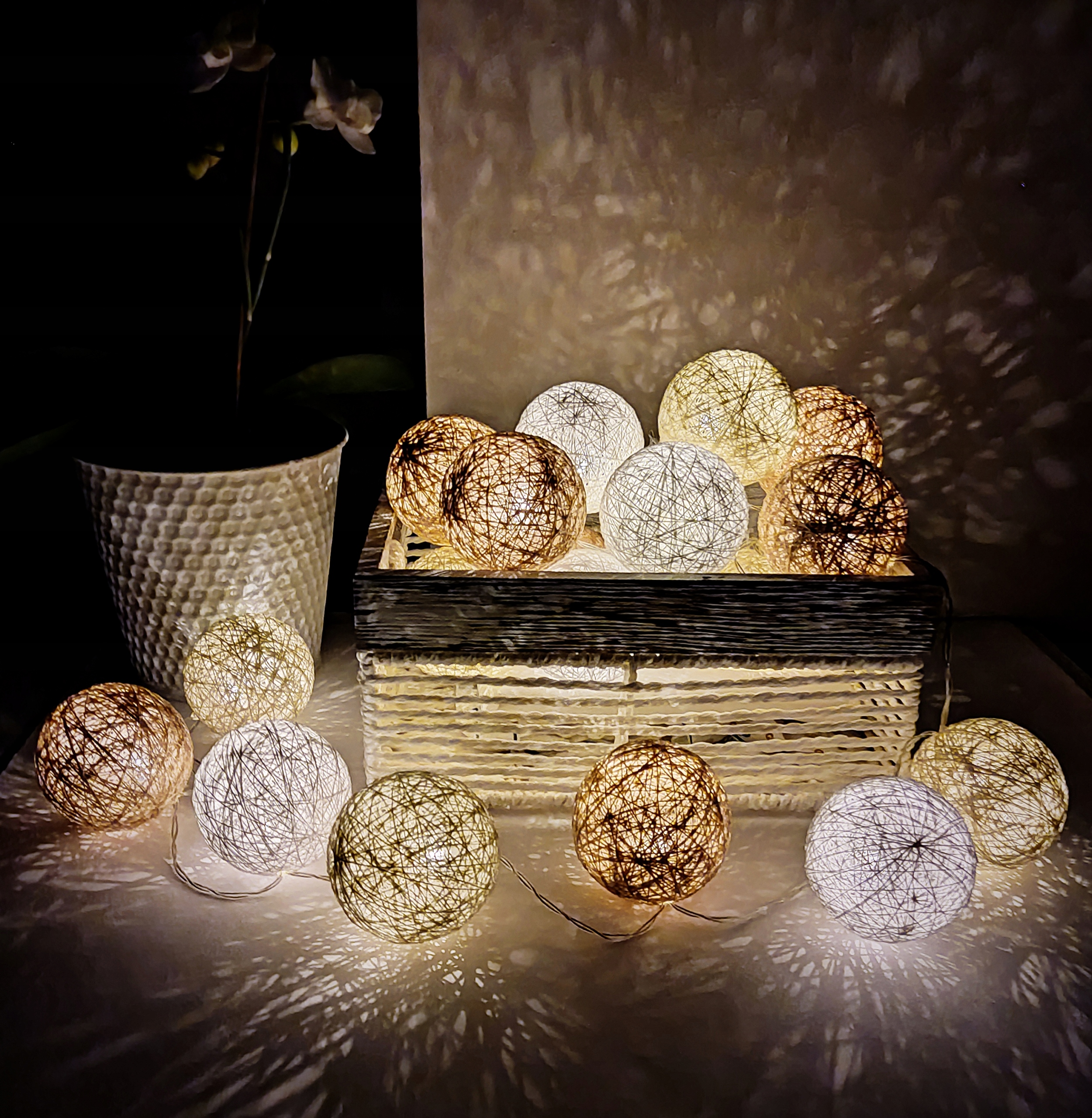 Cotton Balls Jasne Beżowe Girlanda Lampki Kule 20 LED Na Baterie Marka bez marki