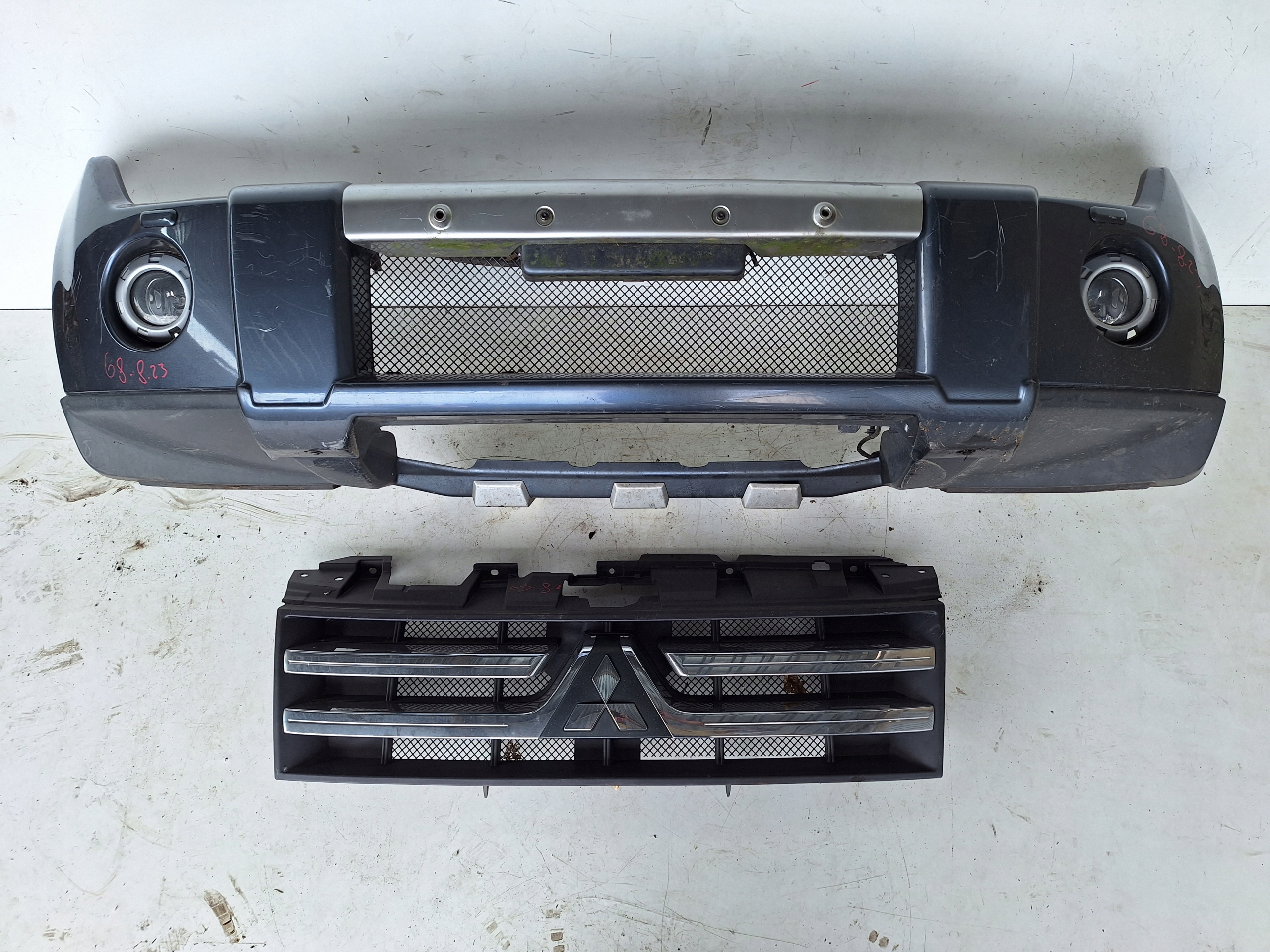 MITSUBISHI PAJERO IV 06-10 bumper + XENON