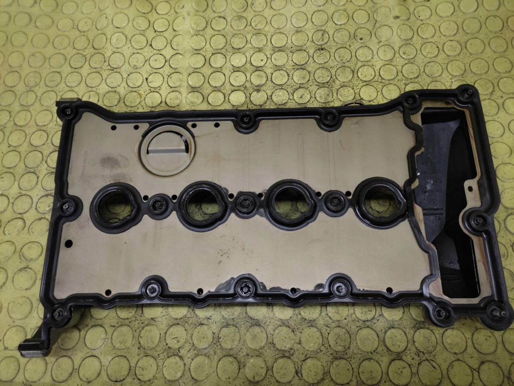 AUDI A4 B6 2.0 COPERCHIO PUNTERIE 06B103475