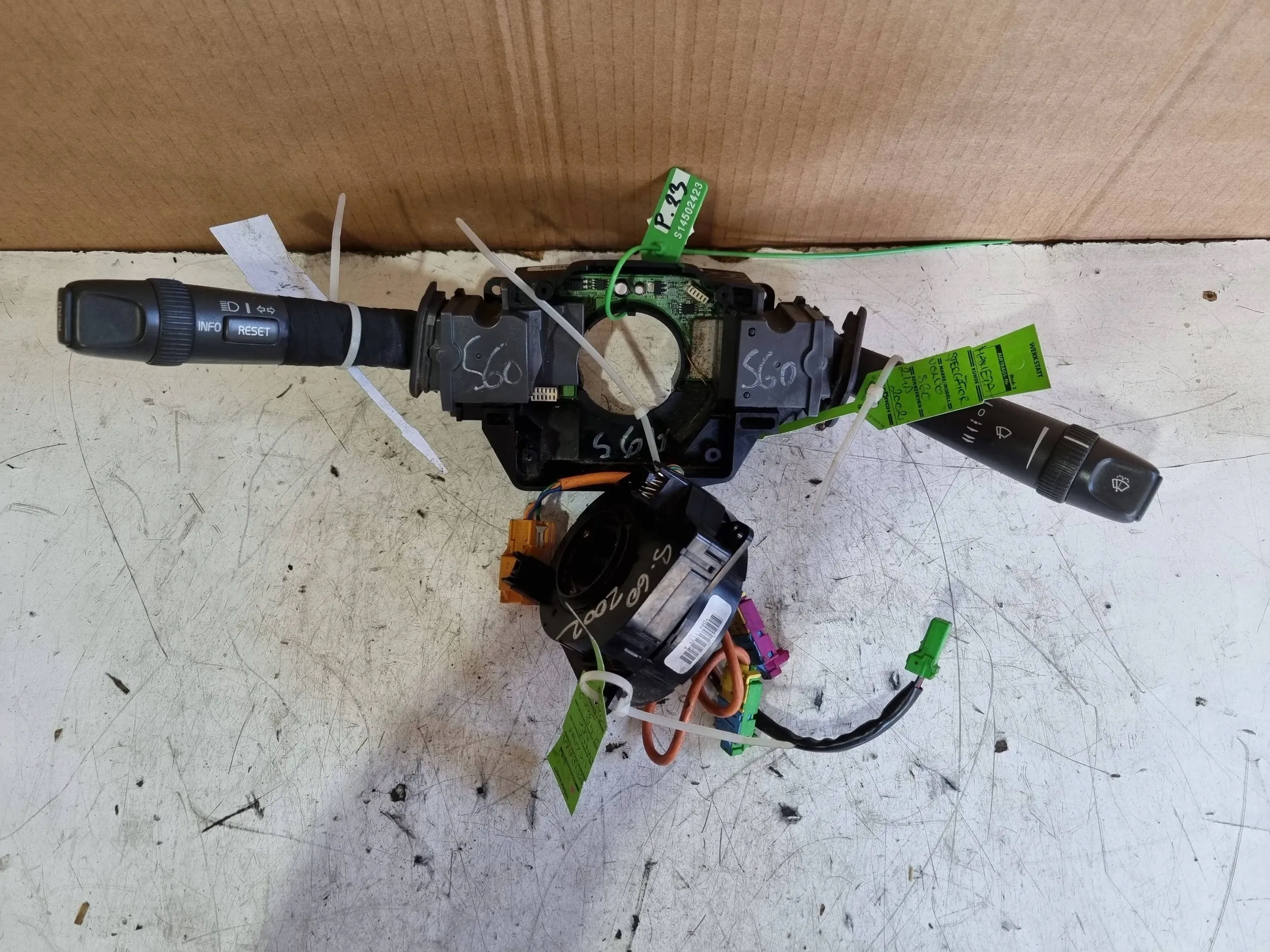 steering wheel levers and controls control ring 9452389 VOLVO S60 and