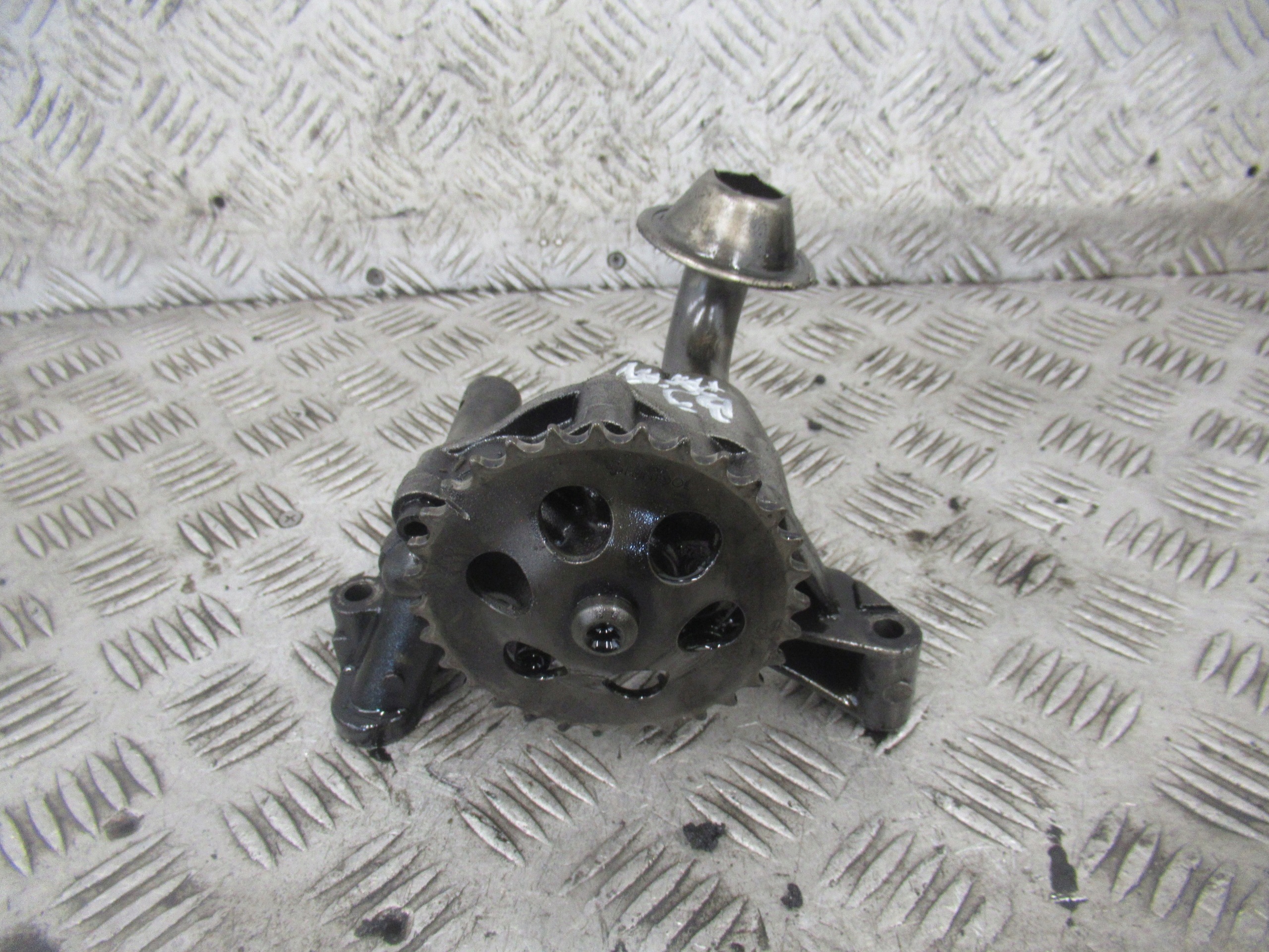 Ölpumpe VOLKSWAGEN PASSAT B5 06A115105