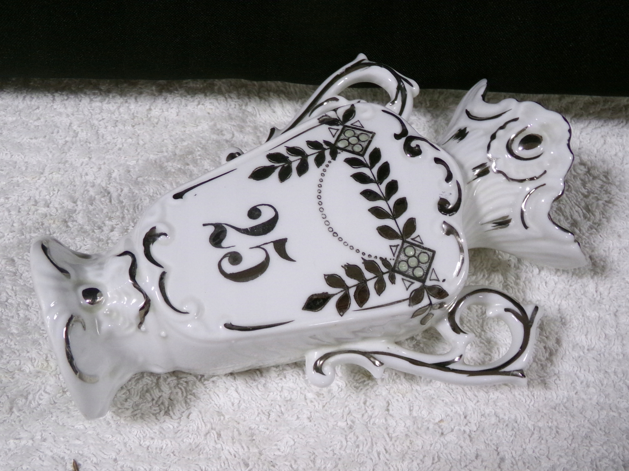 PIĘKNA AMFORKA SECESYJNA-RELIEFY