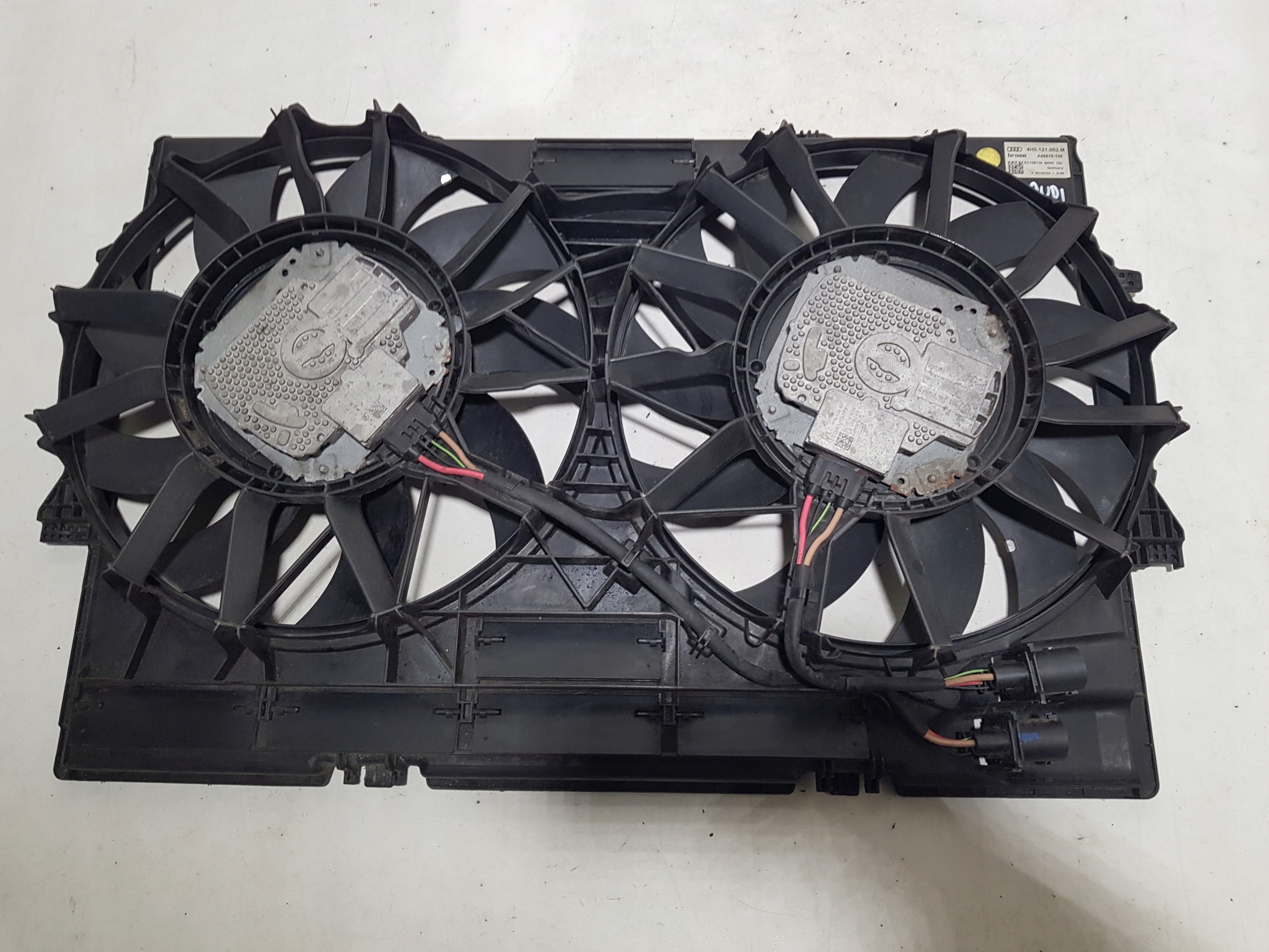 ventilátor chladiče vrtule obal AUDI A8 D4 3.0 TDI 4H0121003M 4H