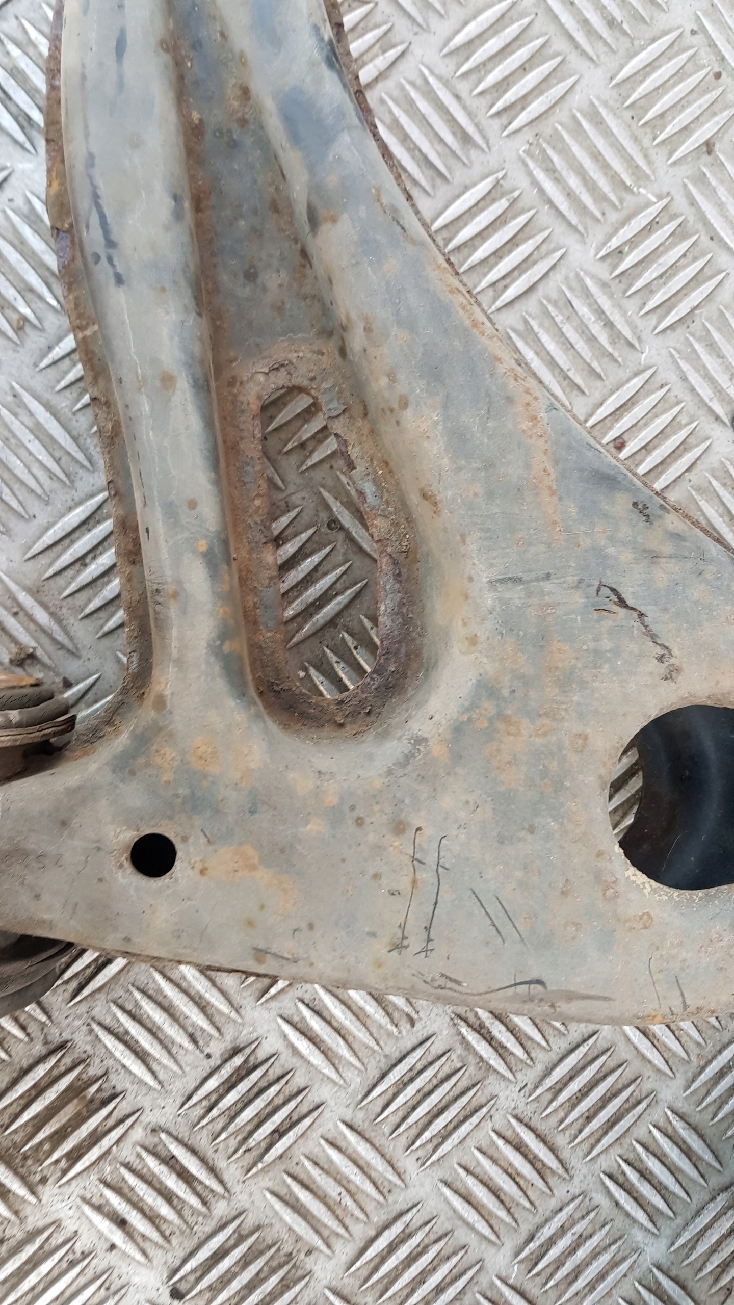 MERCEDES W208 CLK 3.2 arm front left right lower