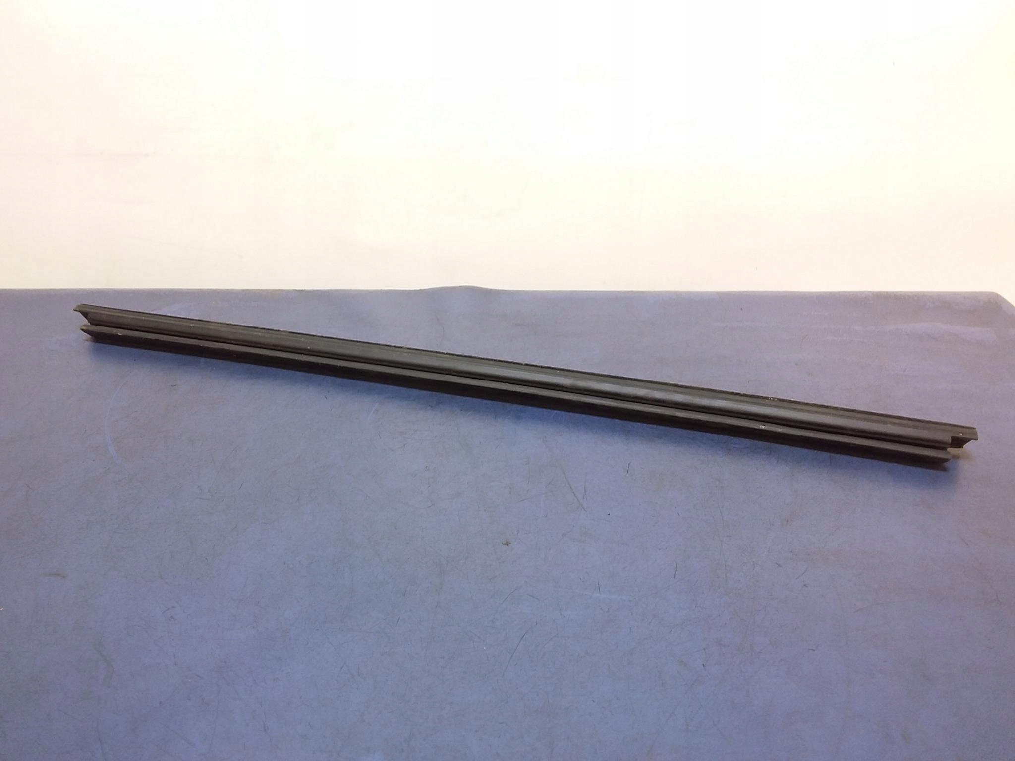 CHRYSLER TOWN COUNTRY V ПЕРЕДНІЙ СКРЕБОК