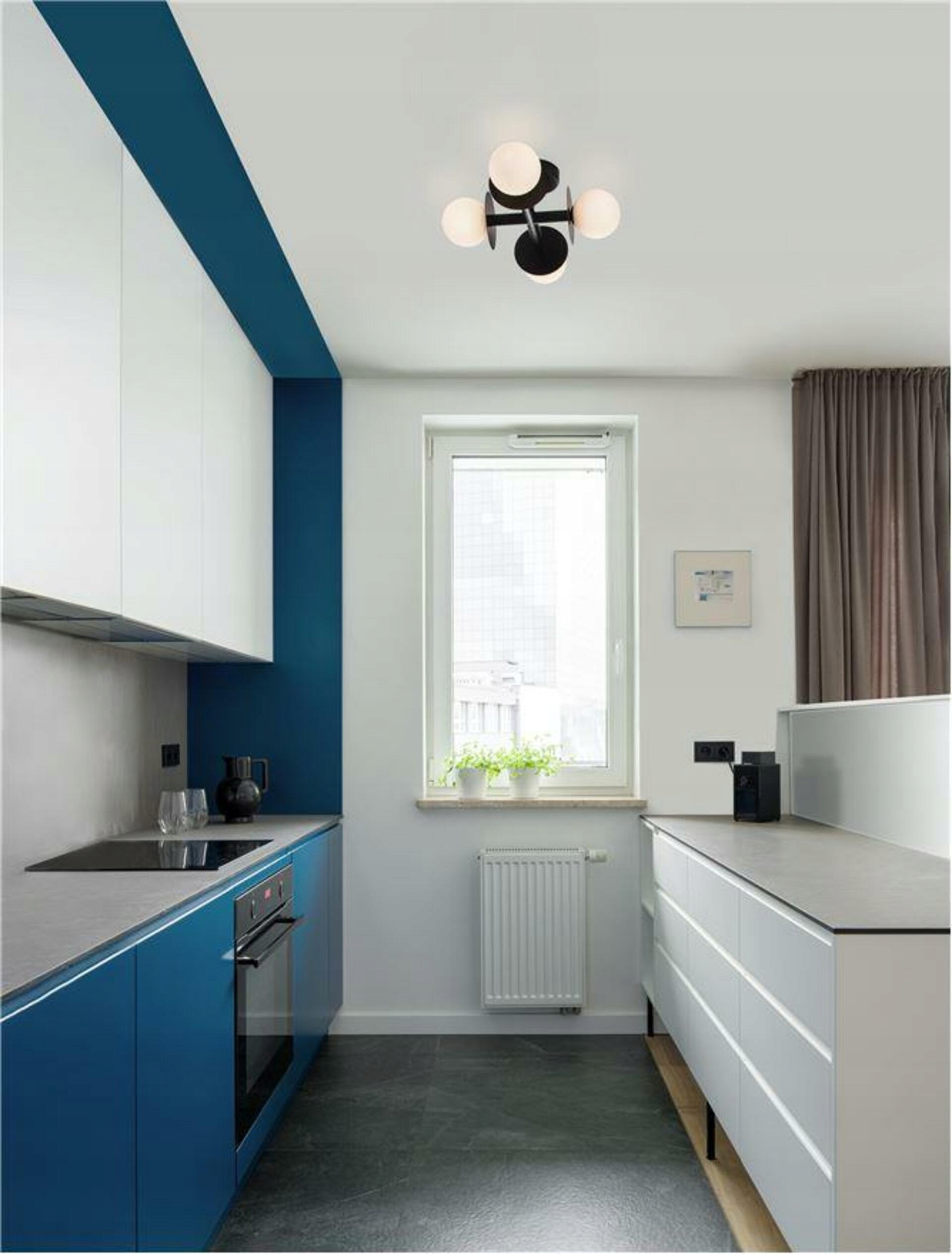 Nova Luce stropné svietidlo Pielo čierny kov opálové sklo G9 4x5W 230V IP20 b