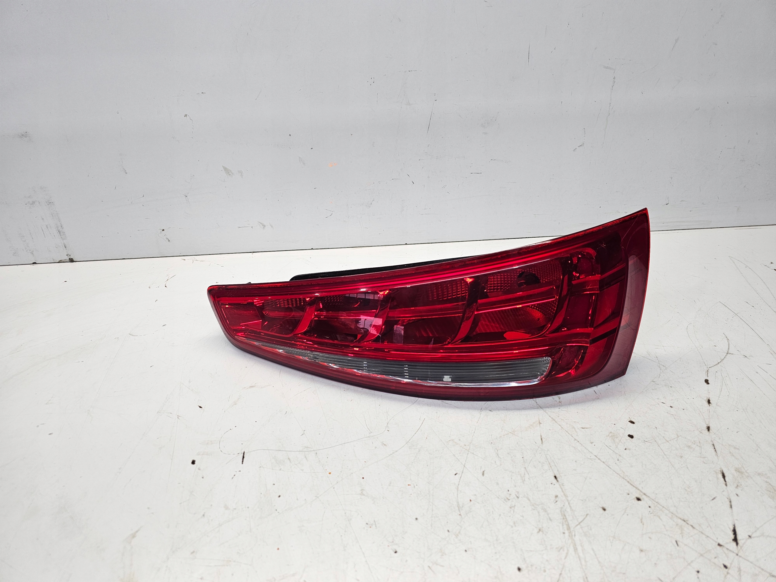 light right rear part AUDI Q3 8U 8U0945094 normal for ZAROWKI