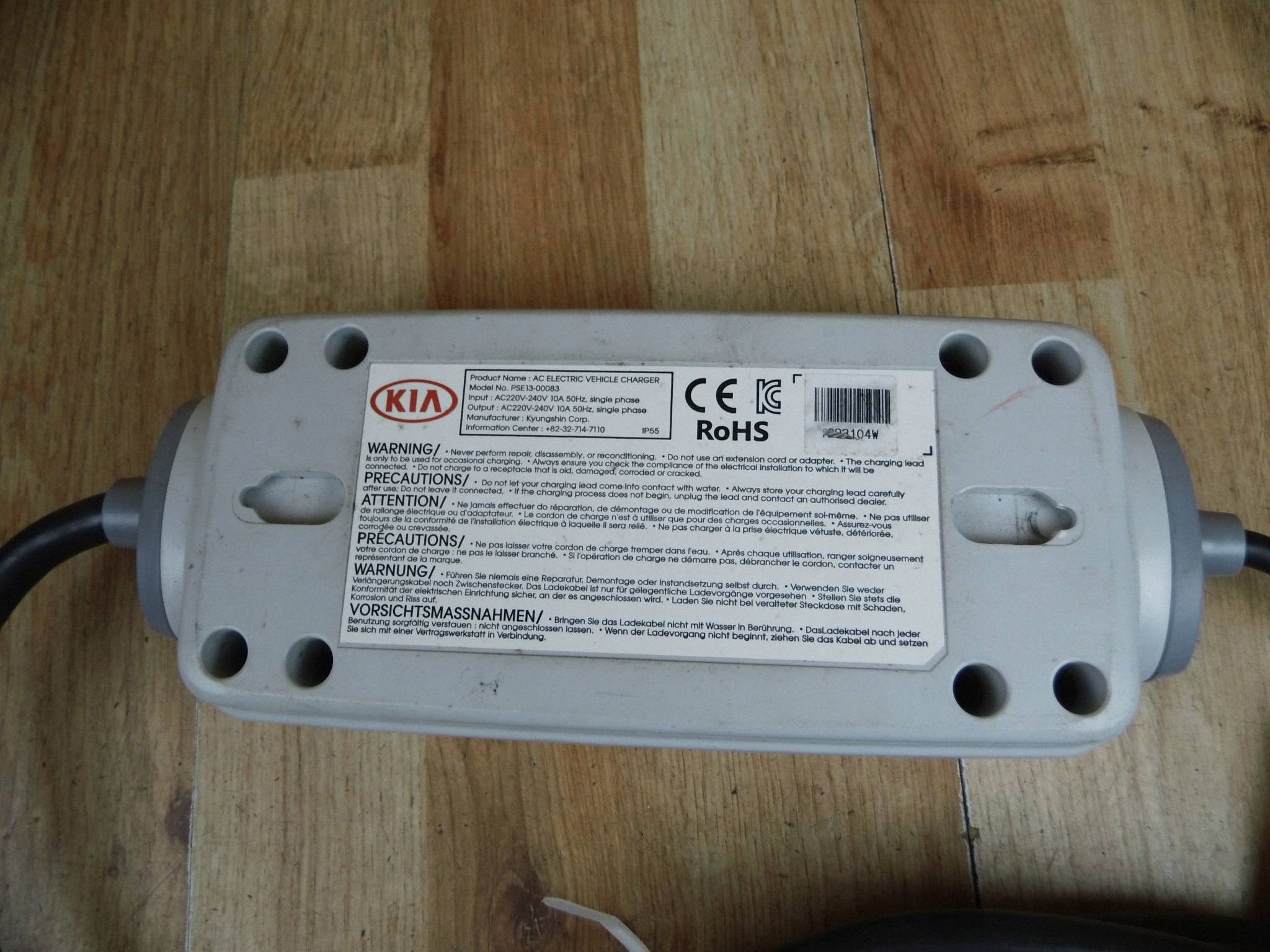 KIA Soul EV Niro EV przenosna ladowarka des autos PSE1300083