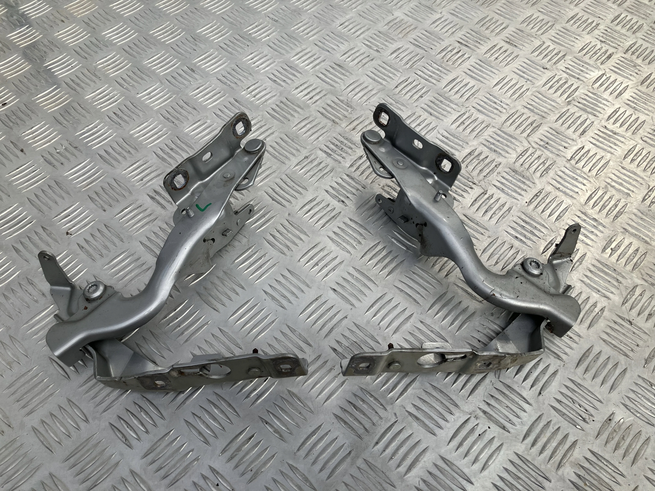 ZAWIASY MASKI MERCEDES A KLASA W176 KPL