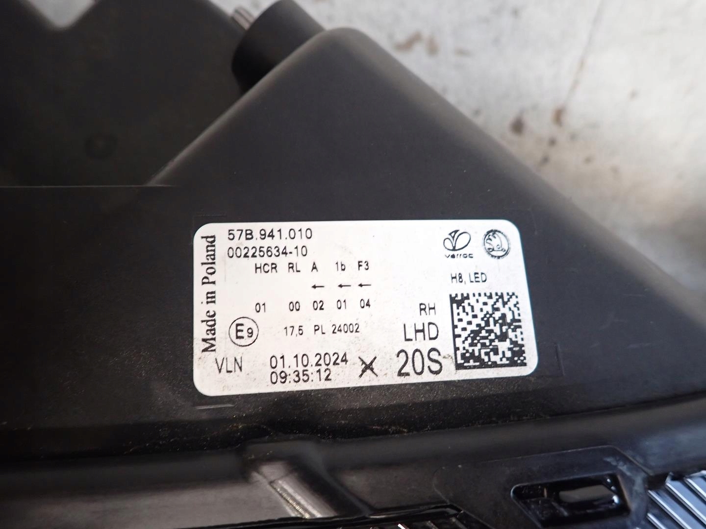 light front front right SKODA KAROQ LIFT 2021- FULL LED 57B941010