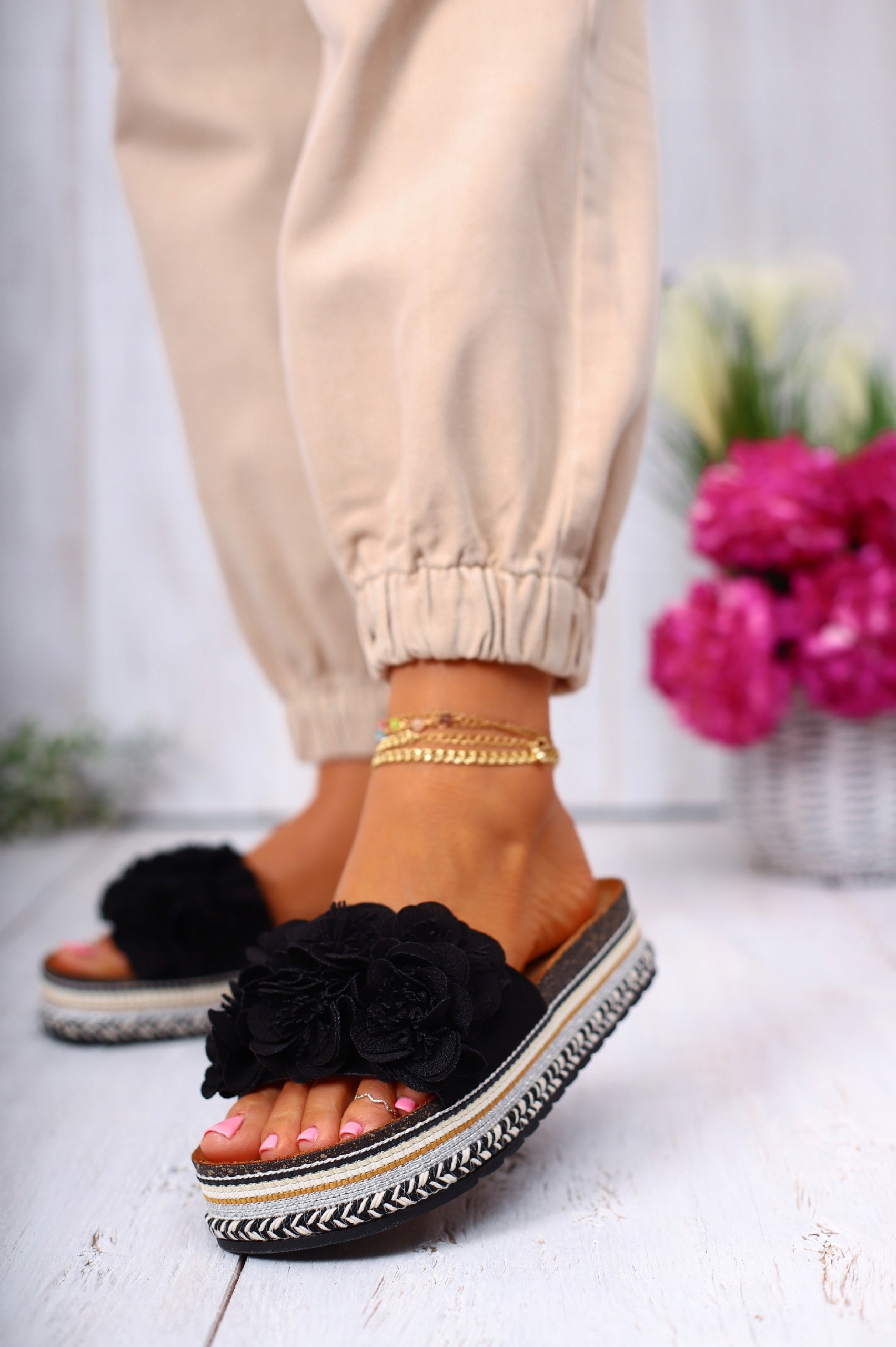 DAMSKIE KLAPKI LETNIE ELEGANCKIE WYGODNE NA CO DZIEŃ Model Klapki damskie lekkie