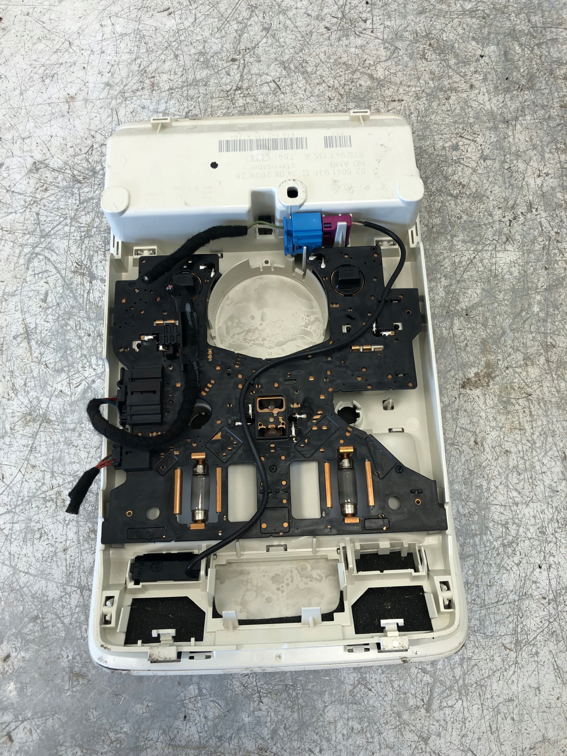 FANALE OSWIETLENIE cabina A4 B8 A5 8T0947135A