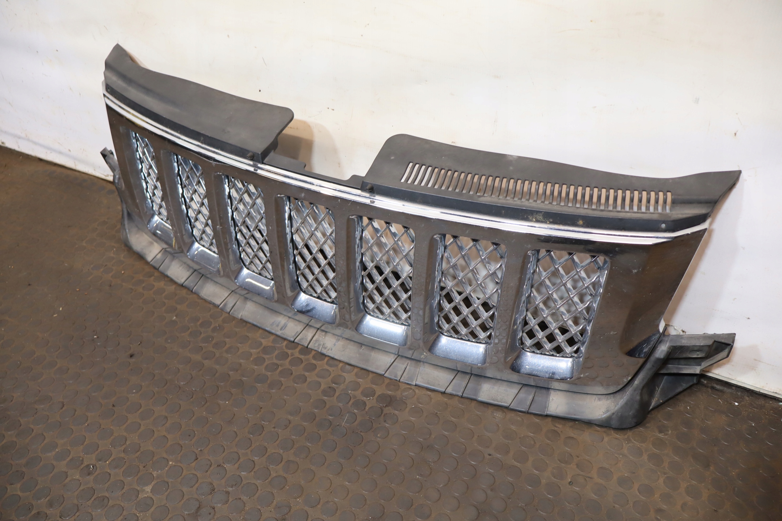 Jeep Cherokee J Kühlergrill FRONTGRILL Kühlergitter - Thumbnail 4