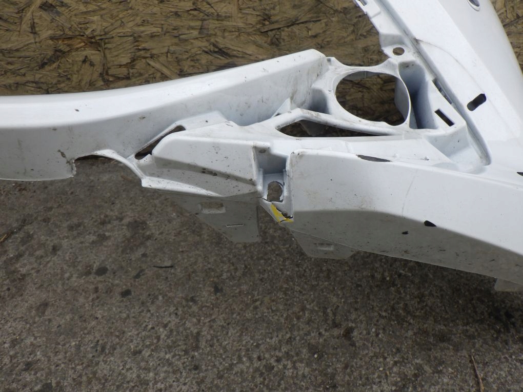 TOYOTA COROLLA E21 LIFT KOMBI HB 23- Frontstoßstange