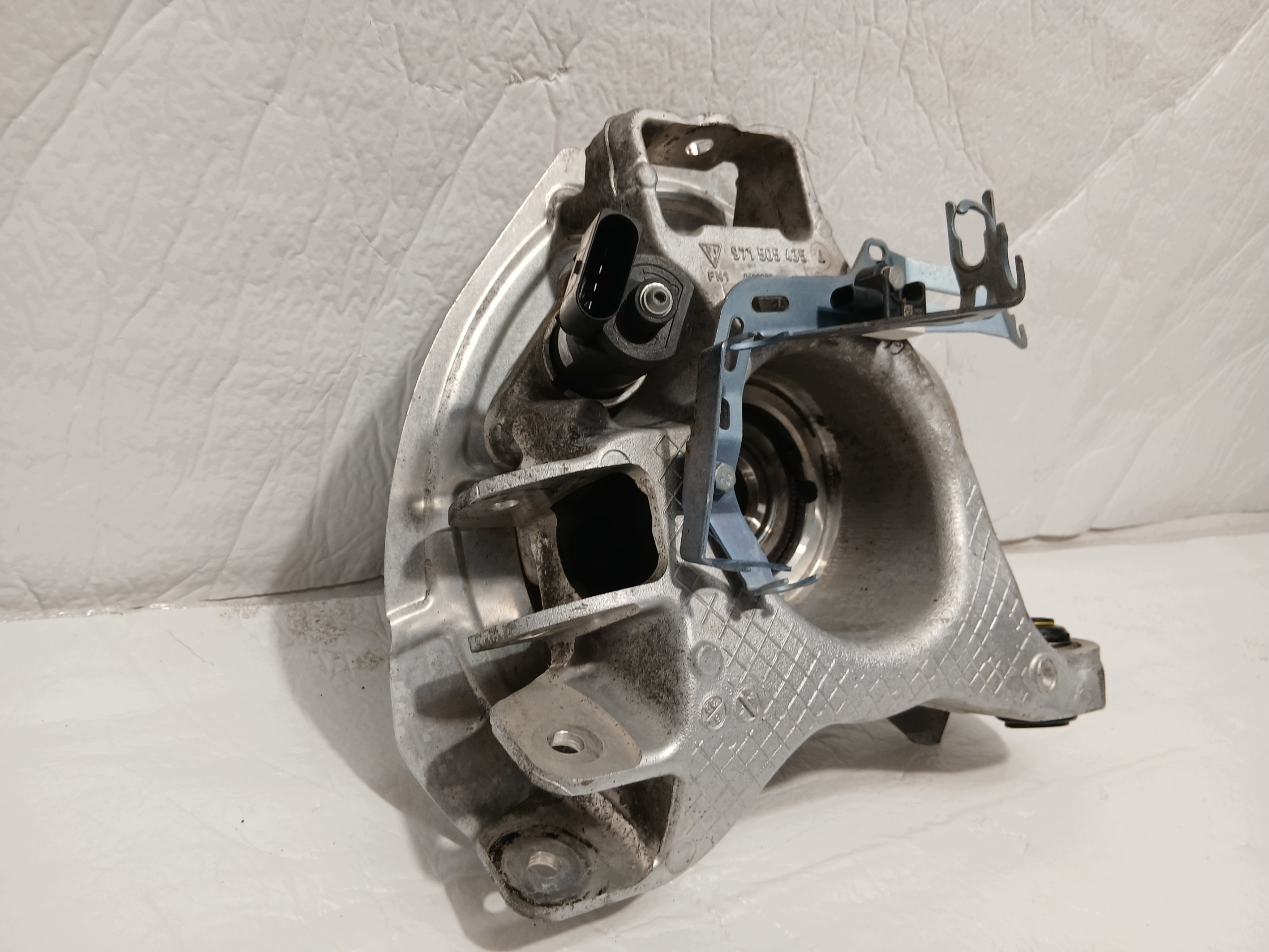 PORSCHE TAYCAN 9J swing left rear part 971505435J