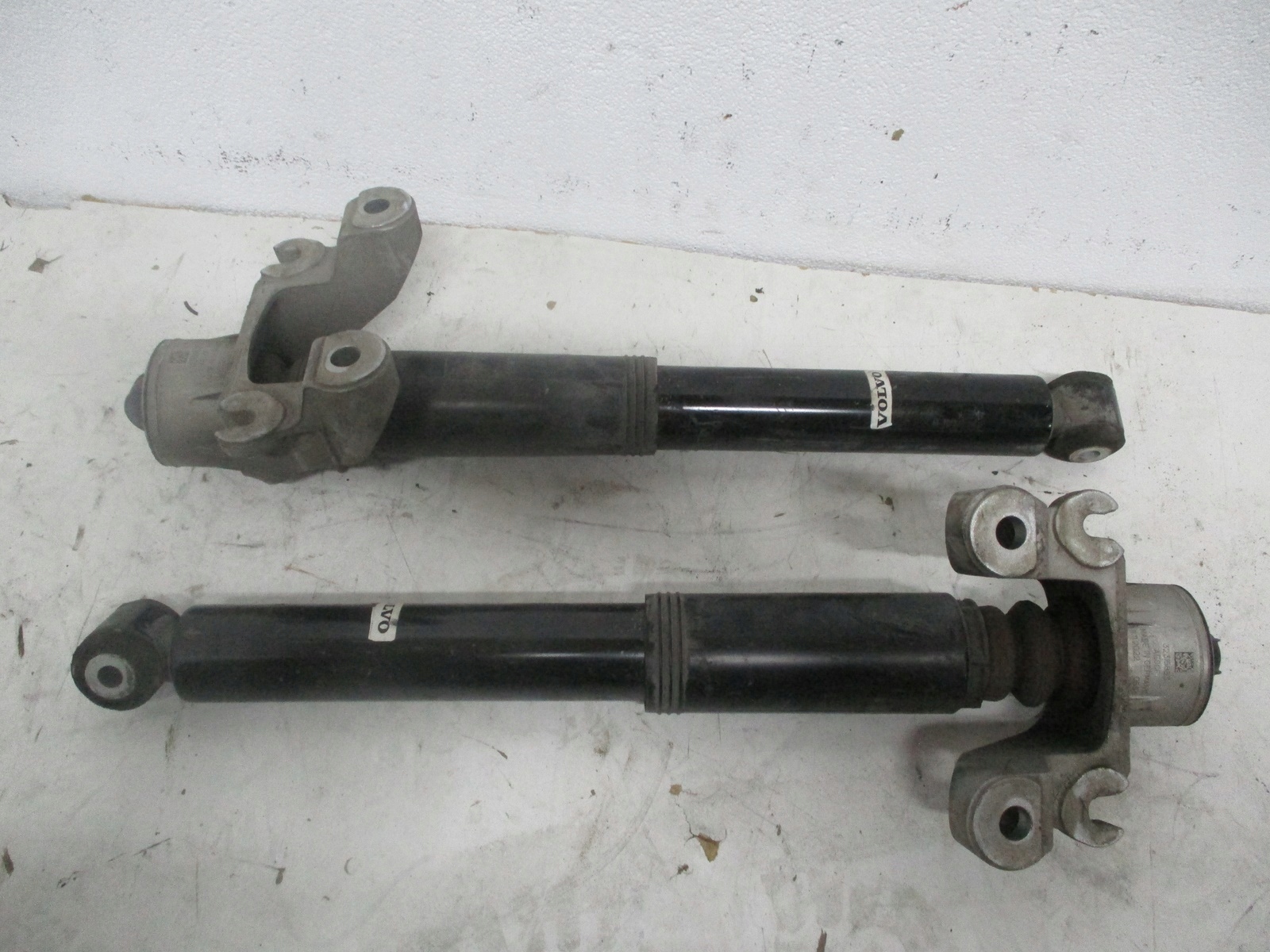 shock absorber shock absorbers AMOR VOLVO XC90 2,0D right left P32346048