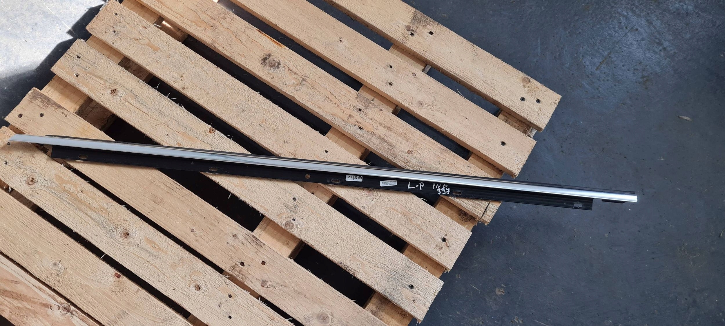 A6 C6 LIFT moulding door dust left left front CHROM 4F0853283G