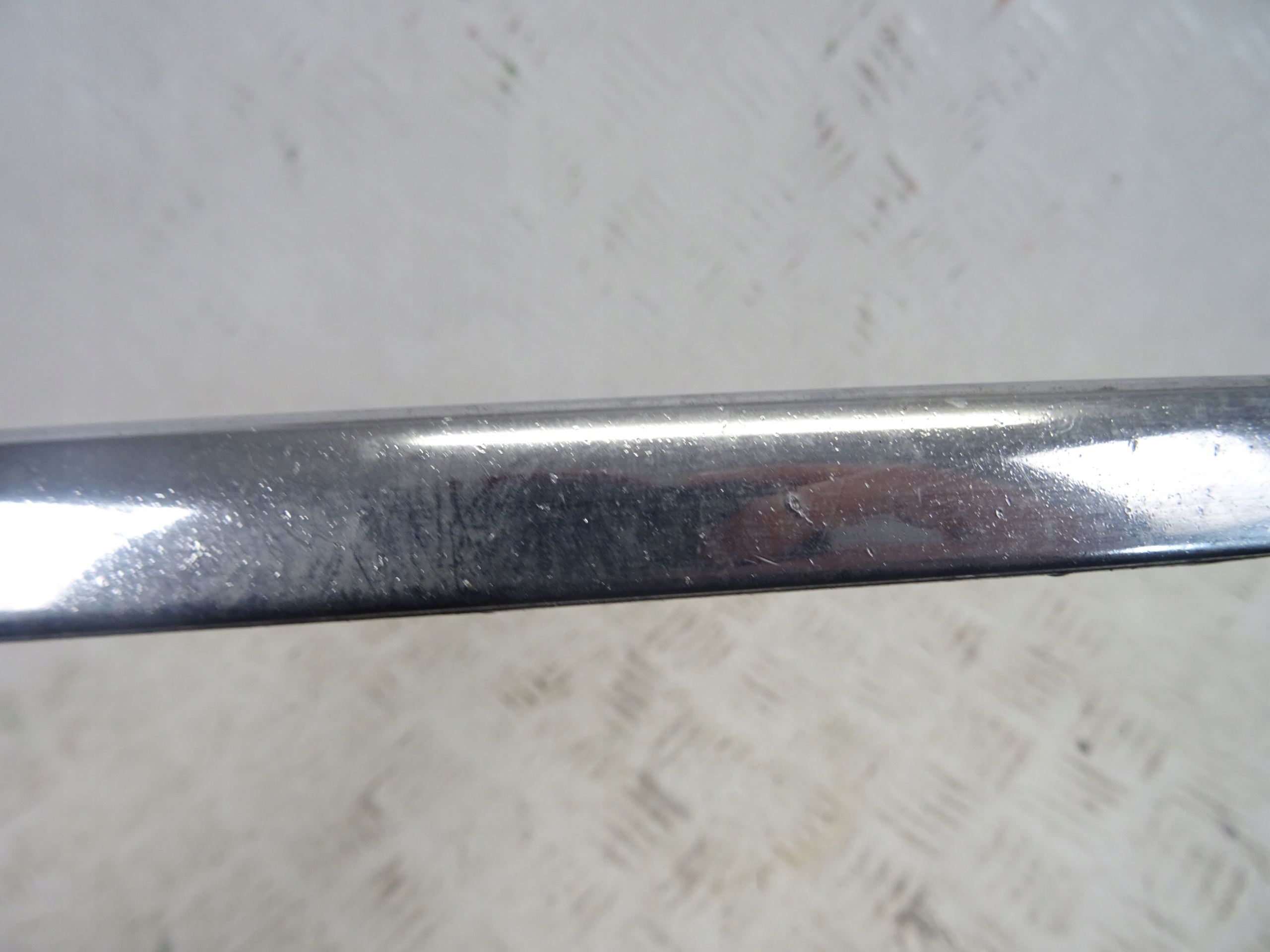 lišta nárazníku pravý předek CHROM AUDI A6 4F LIFT 4F0807490