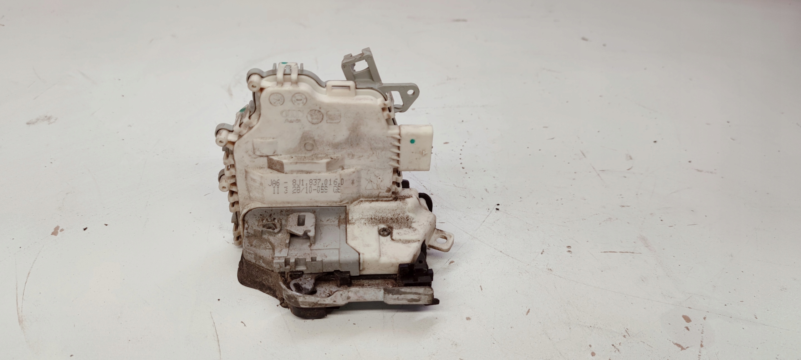 lock door right front AUDI A4 A5 Q5 8J1837016D