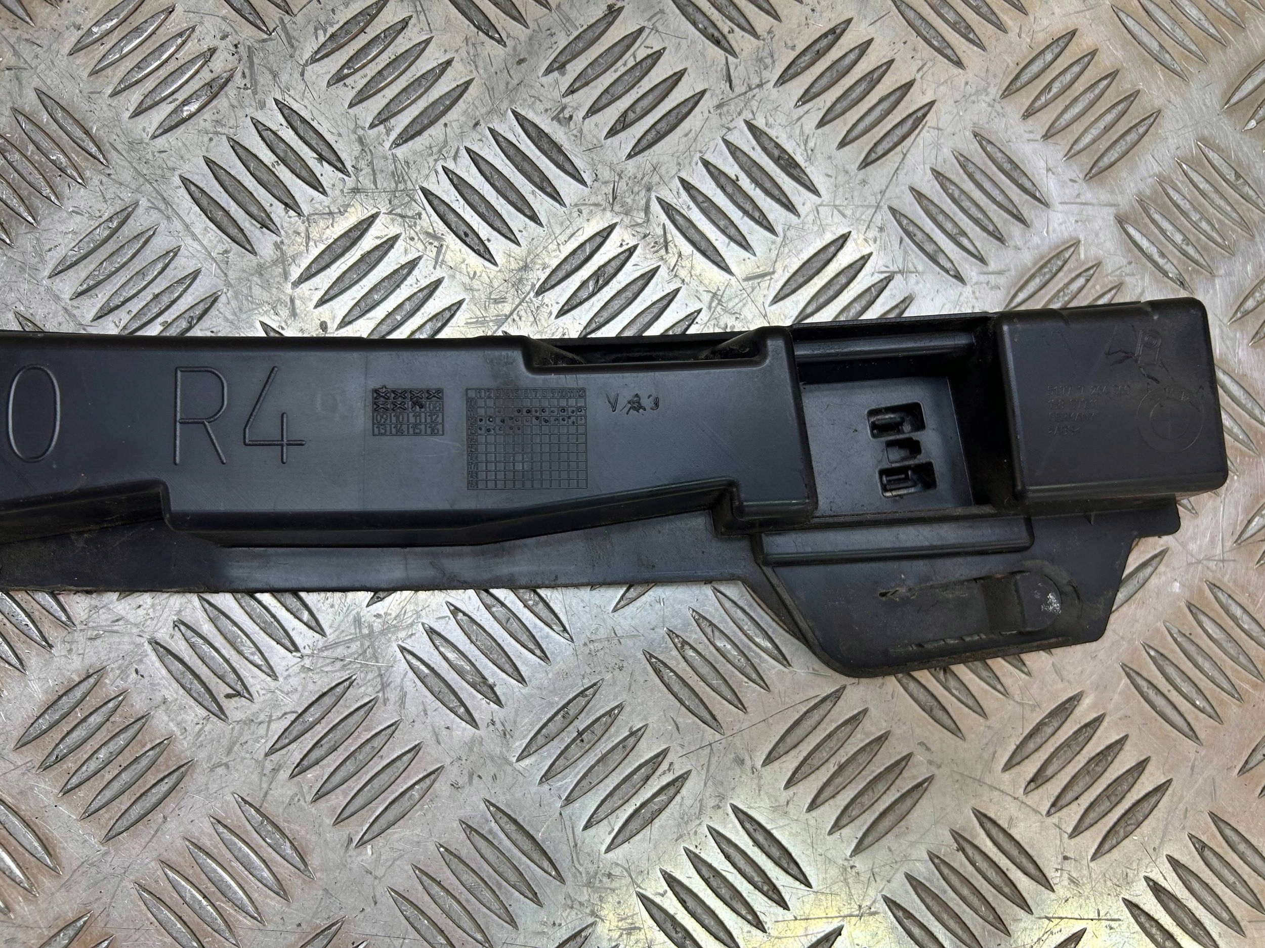 support mouldings progowej R4 BMW 1 F20 2013 7264360