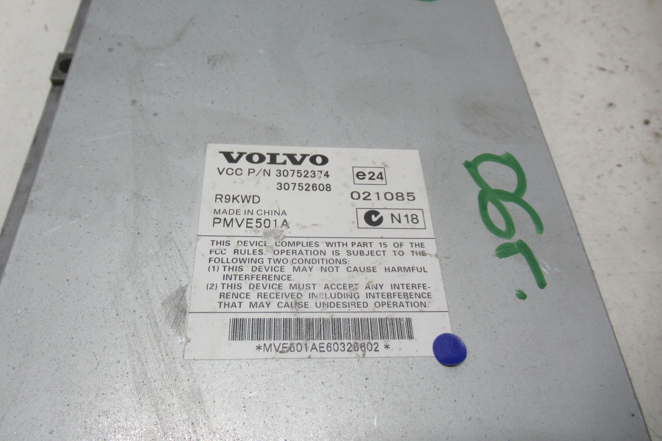 VOLVO V50 2.4 D 06R amplifier RADIA 30752608