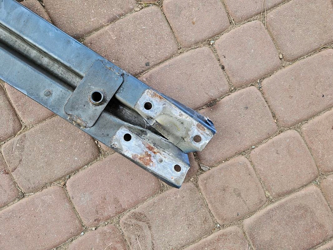 bumper support front of the front tip pillar Opel Mokka MOKKA X