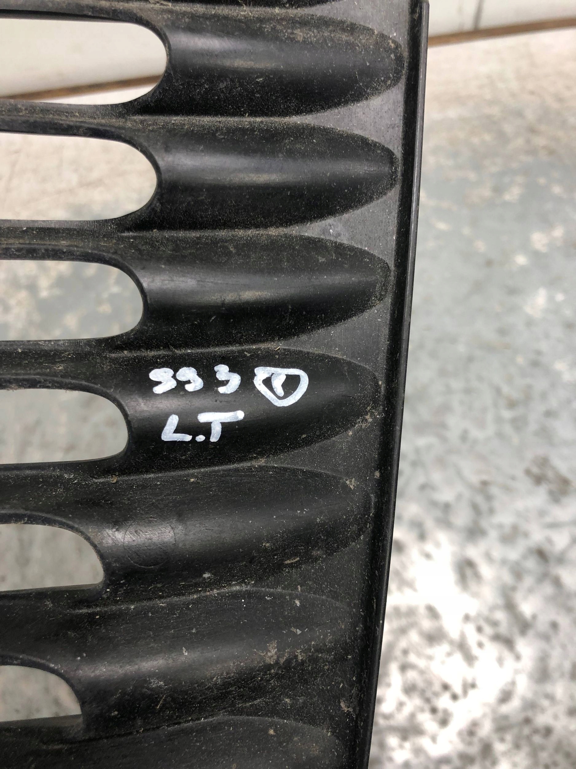 grid grille SPOJLERA left rear part PORSCHE 993 99351259100