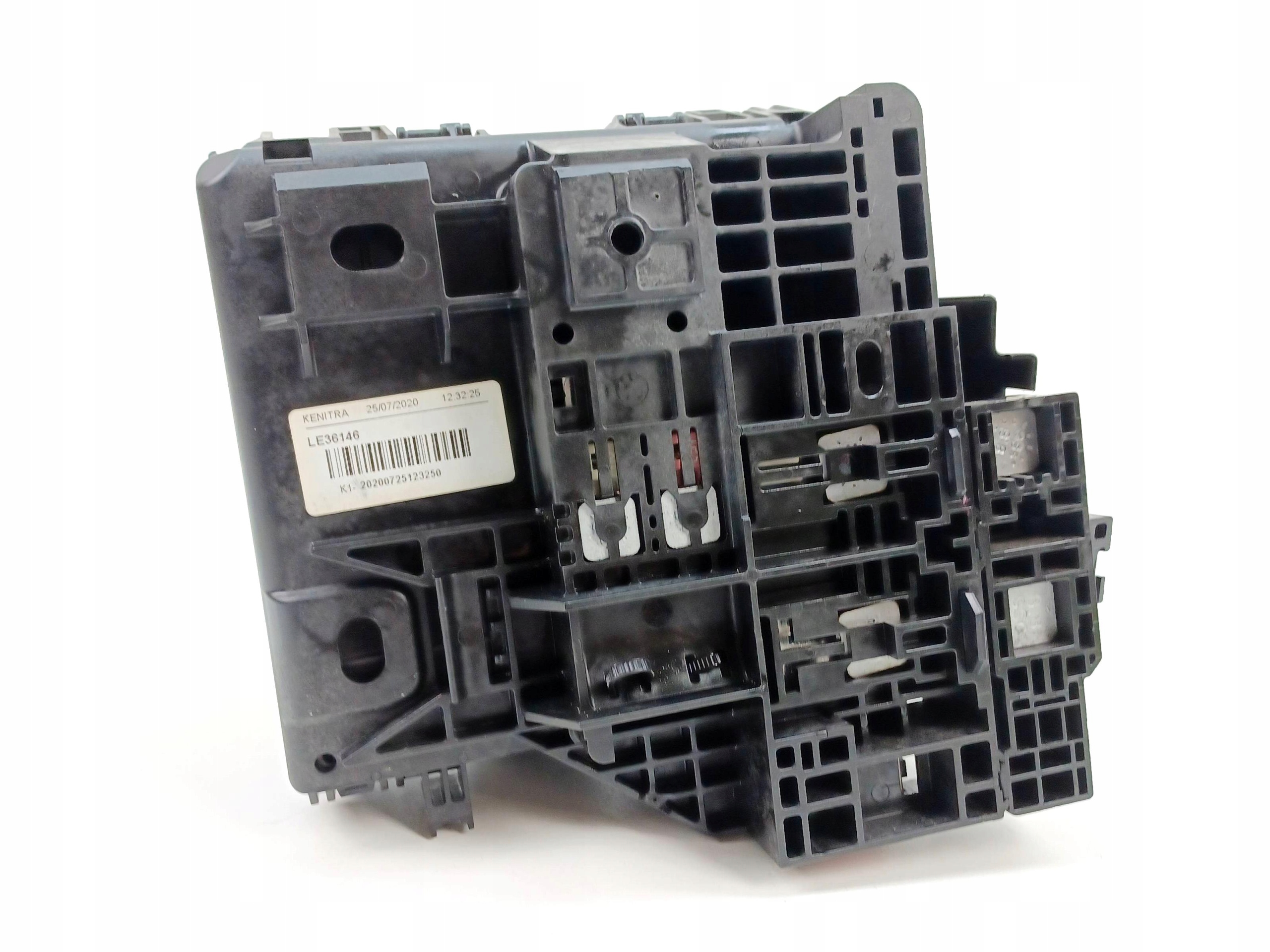 ASO SKRZYNKA BEZPIECZNIKÓW FORD KUGA MK3 FHEV Waga produktu z opakowaniem jednostkowym 2 kg