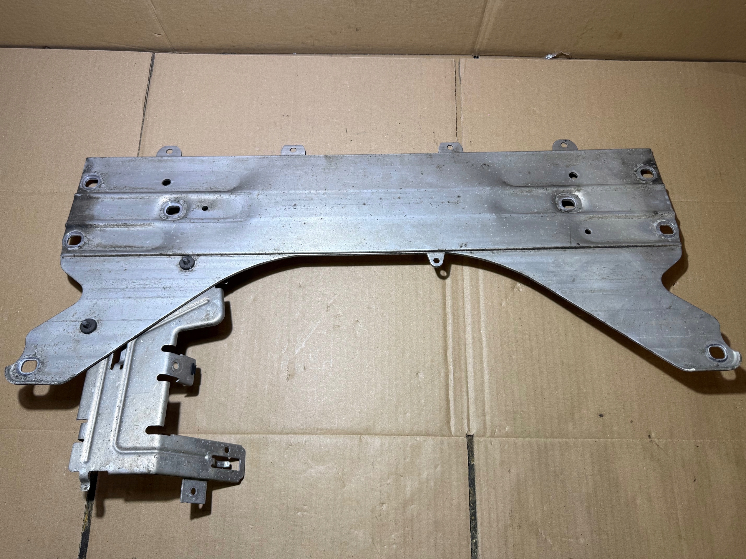 AUDI A6 C8 Versteifung Stütze Blende Abdeckung 4K0803341