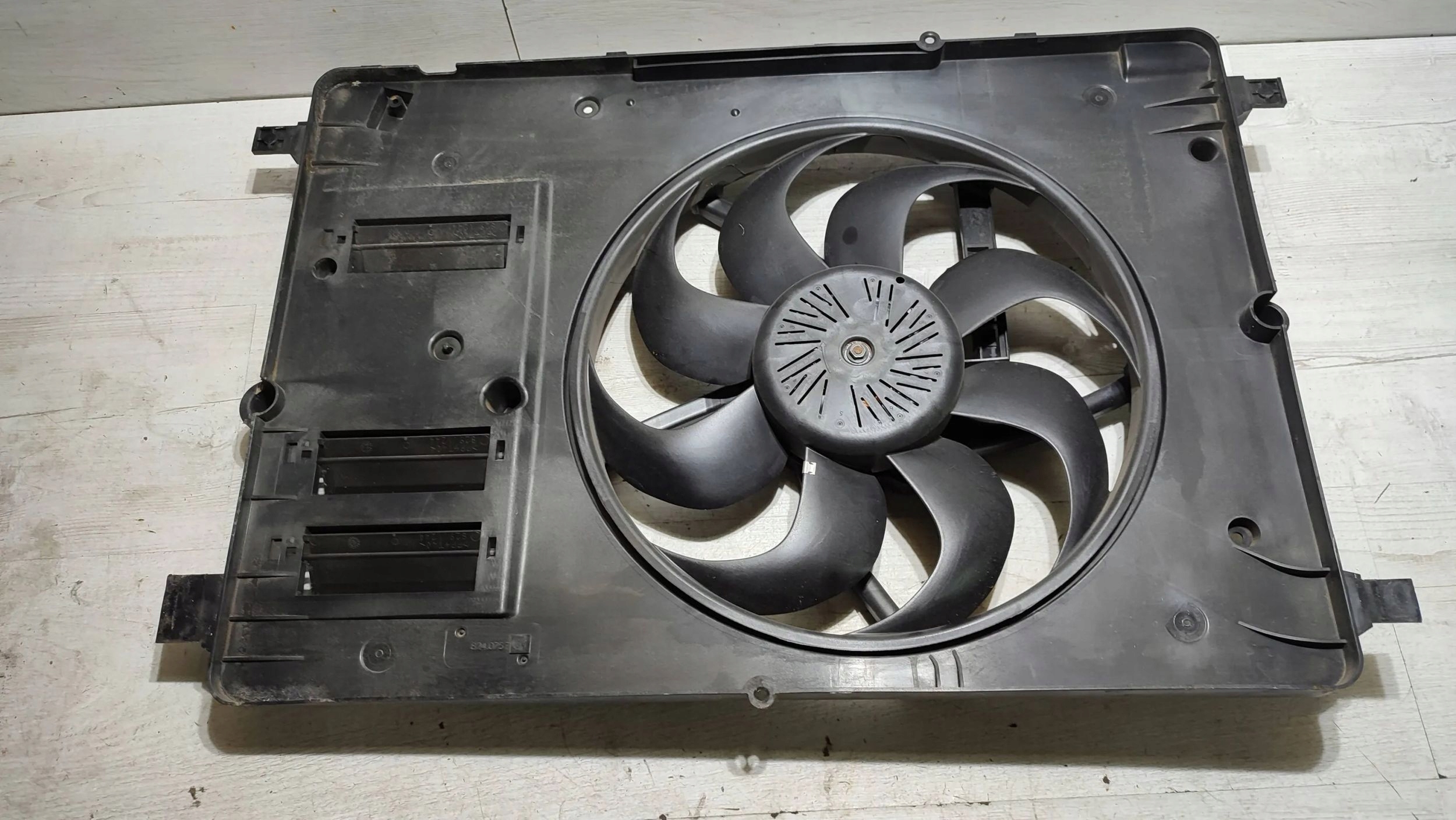 Volvo V40 2018 radiator fan
