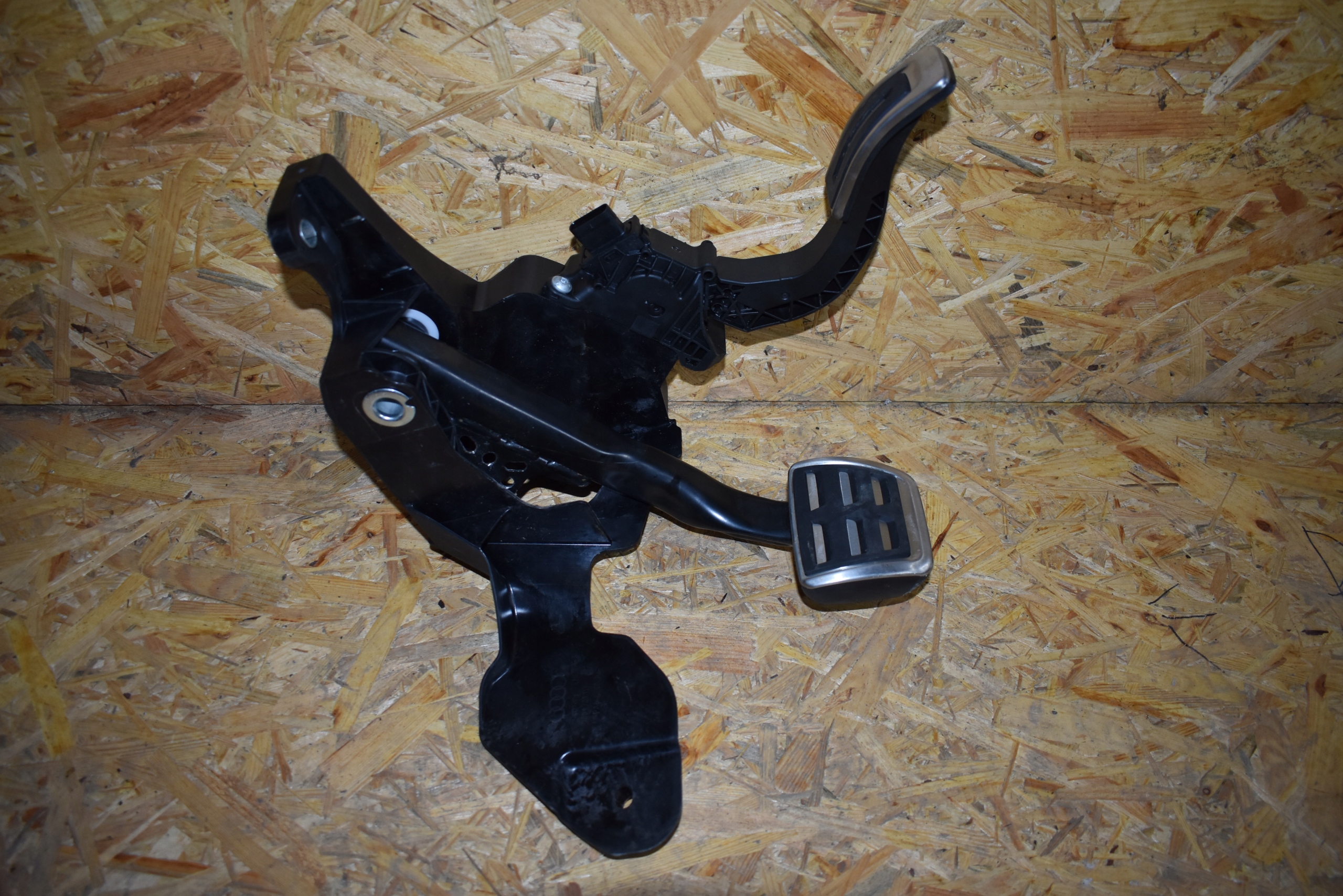 IDEALNY Gaspedal und Bremse AUDI A5 B10 1