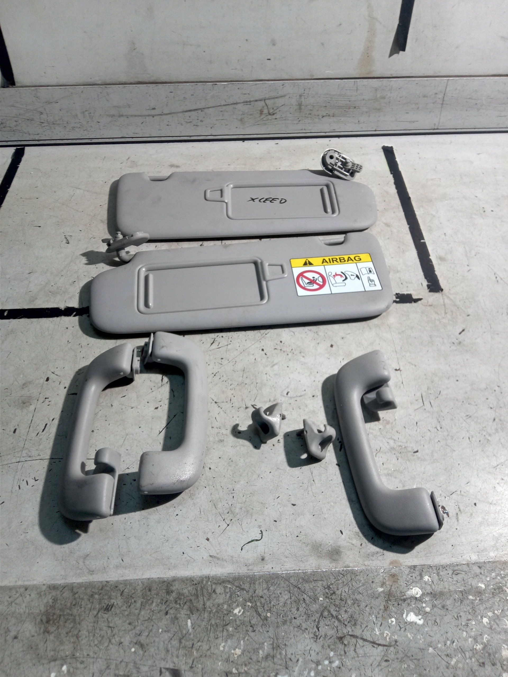 KIA XCEED КОЗЫРЕК ПОДСОЛНУХ РУЧКА ДЕРЖАТЕЛЬ