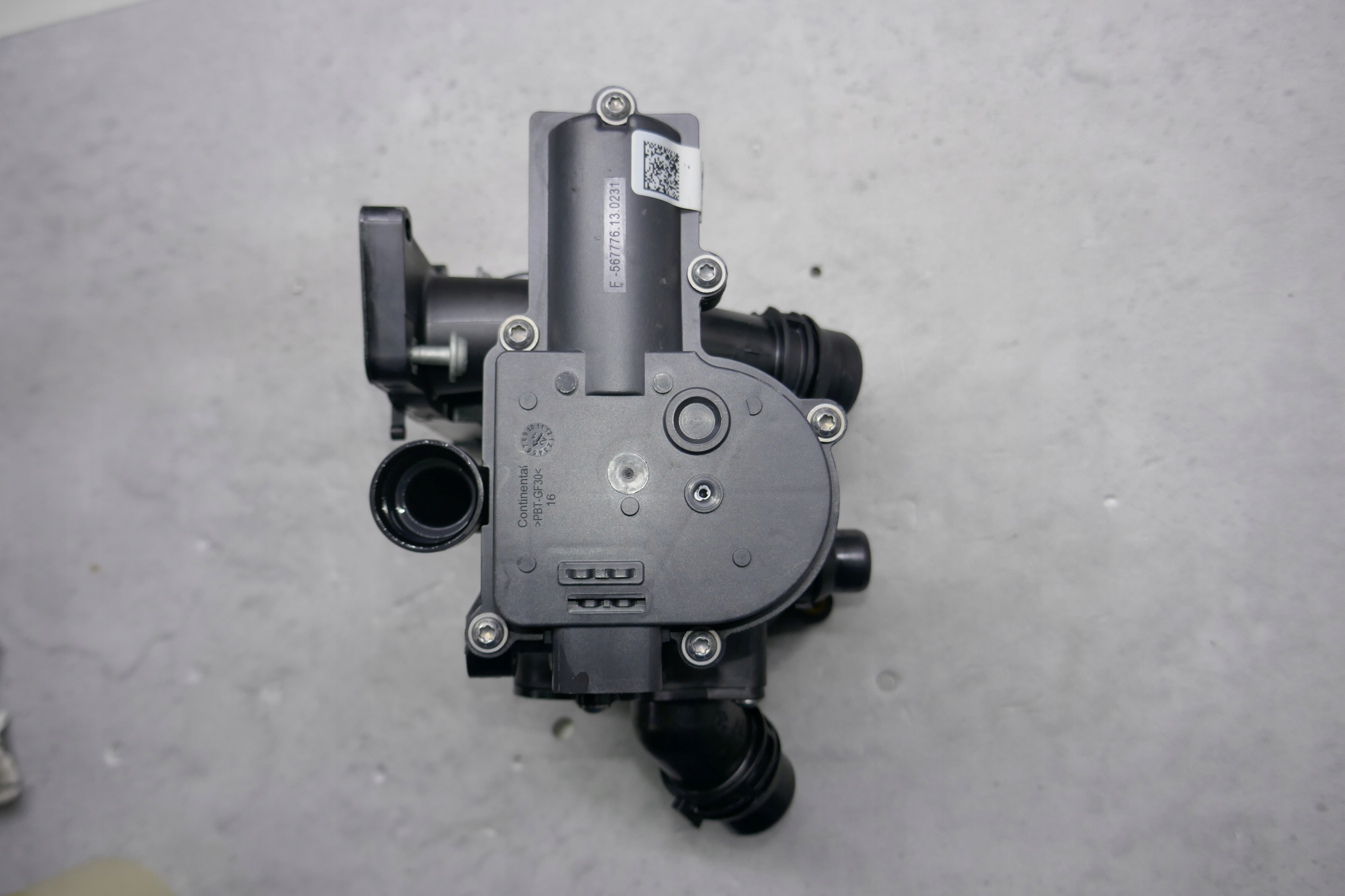 OBUDOWA TERMOSTATU 06L121111J TFSI SUPER STAN Waga produktu z opakowaniem jednostkowym 2 kg