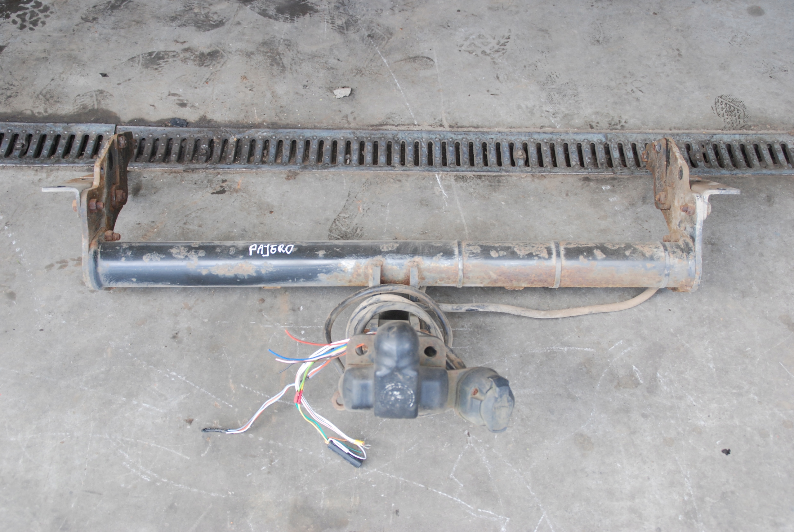 MITSUBISHI PAJERO IV HAK HOLOWNICZY 06-